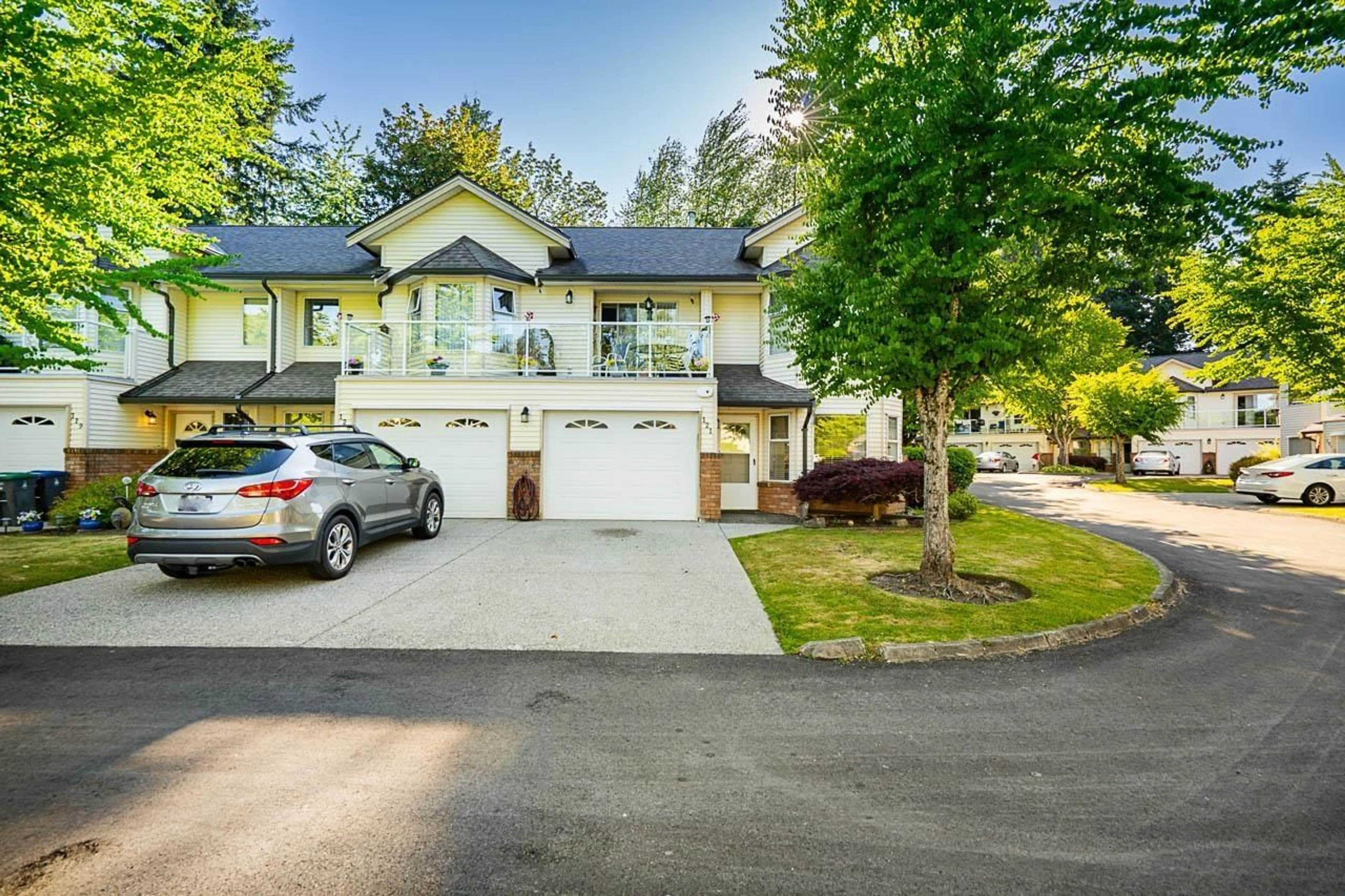 A pic from outside/outdoor area/front of a property/back of a property/a pic from drone, street for 121 - 6841 138, Surrey British Columbia V3W0A7