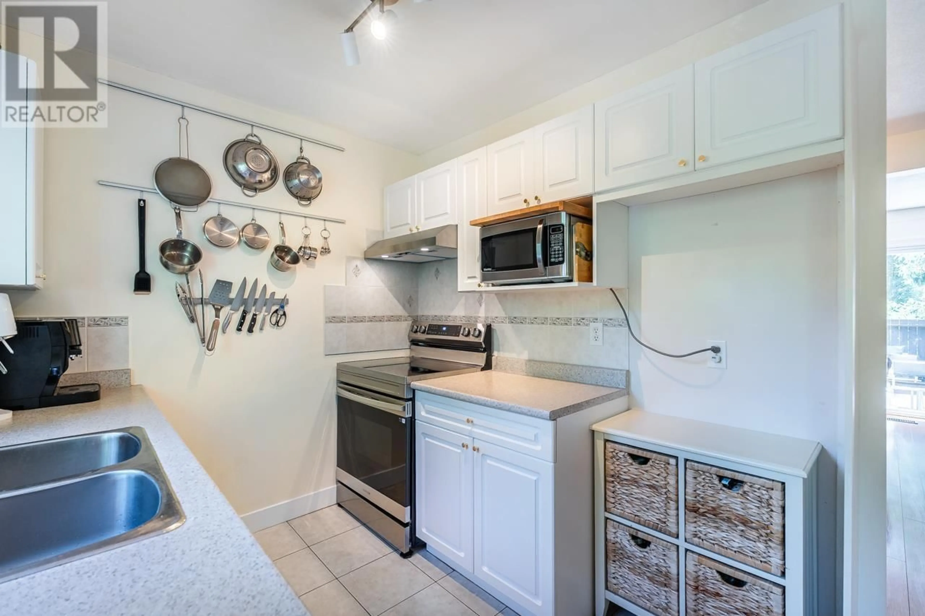 Standard kitchen, ceramic/tile floor for 3349 GANYMEDE DRIVE, Burnaby British Columbia V3J1A5