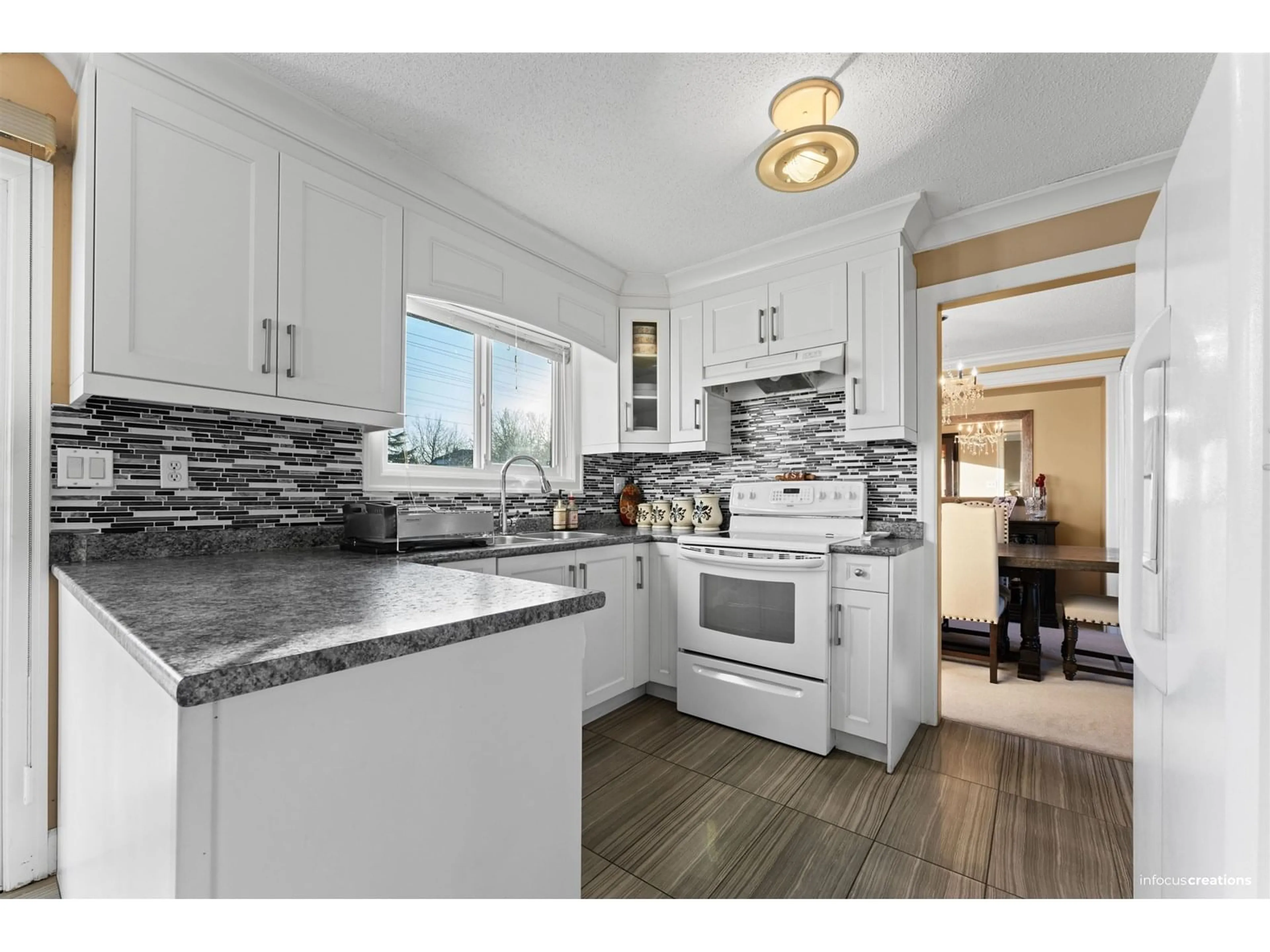 Open concept kitchen, unknown for 15796 95A, Surrey British Columbia V4N2L4
