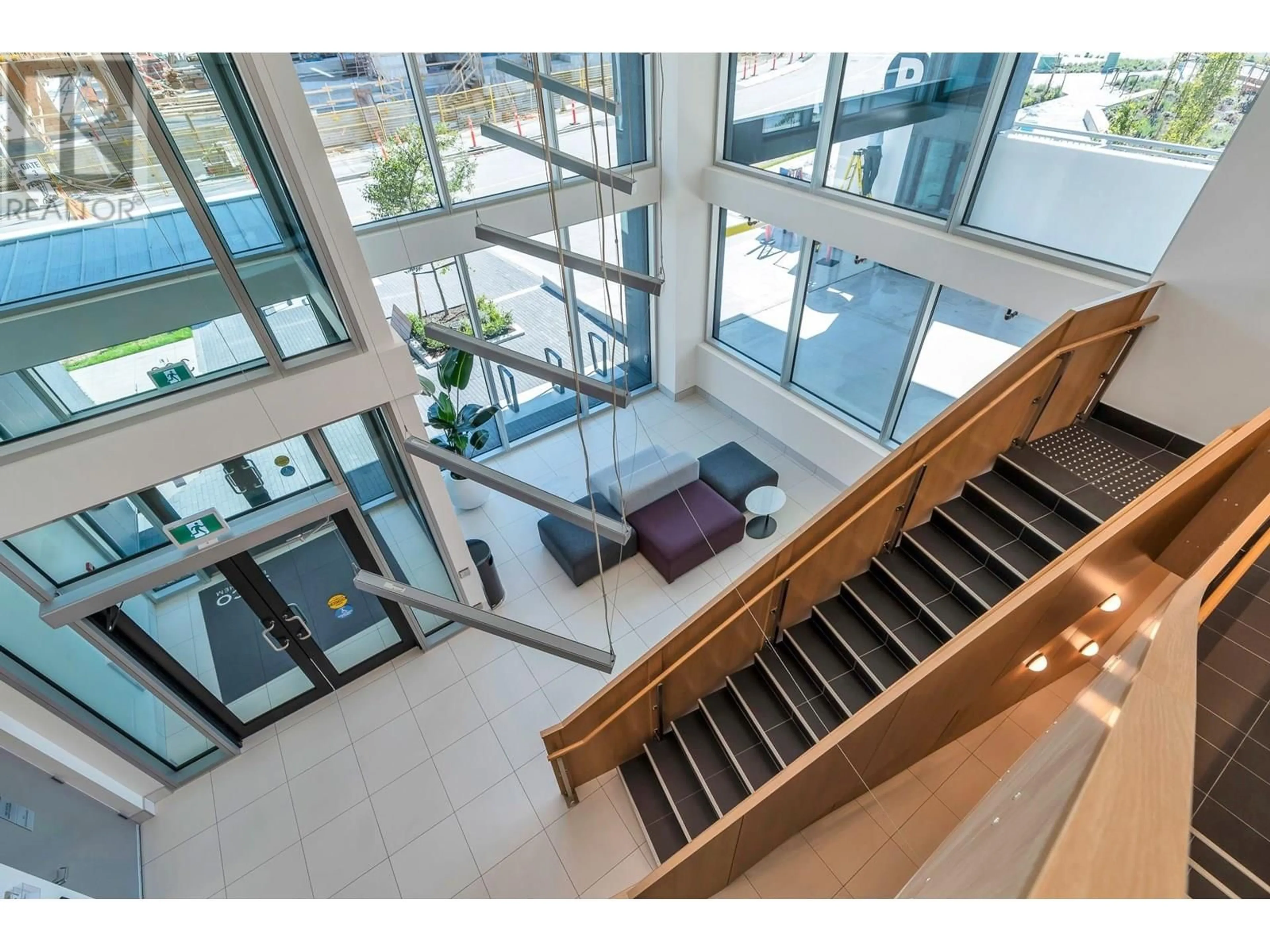 Indoor foyer for 905 - 308 ALDERSON AVENUE, Coquitlam British Columbia V3K0J2