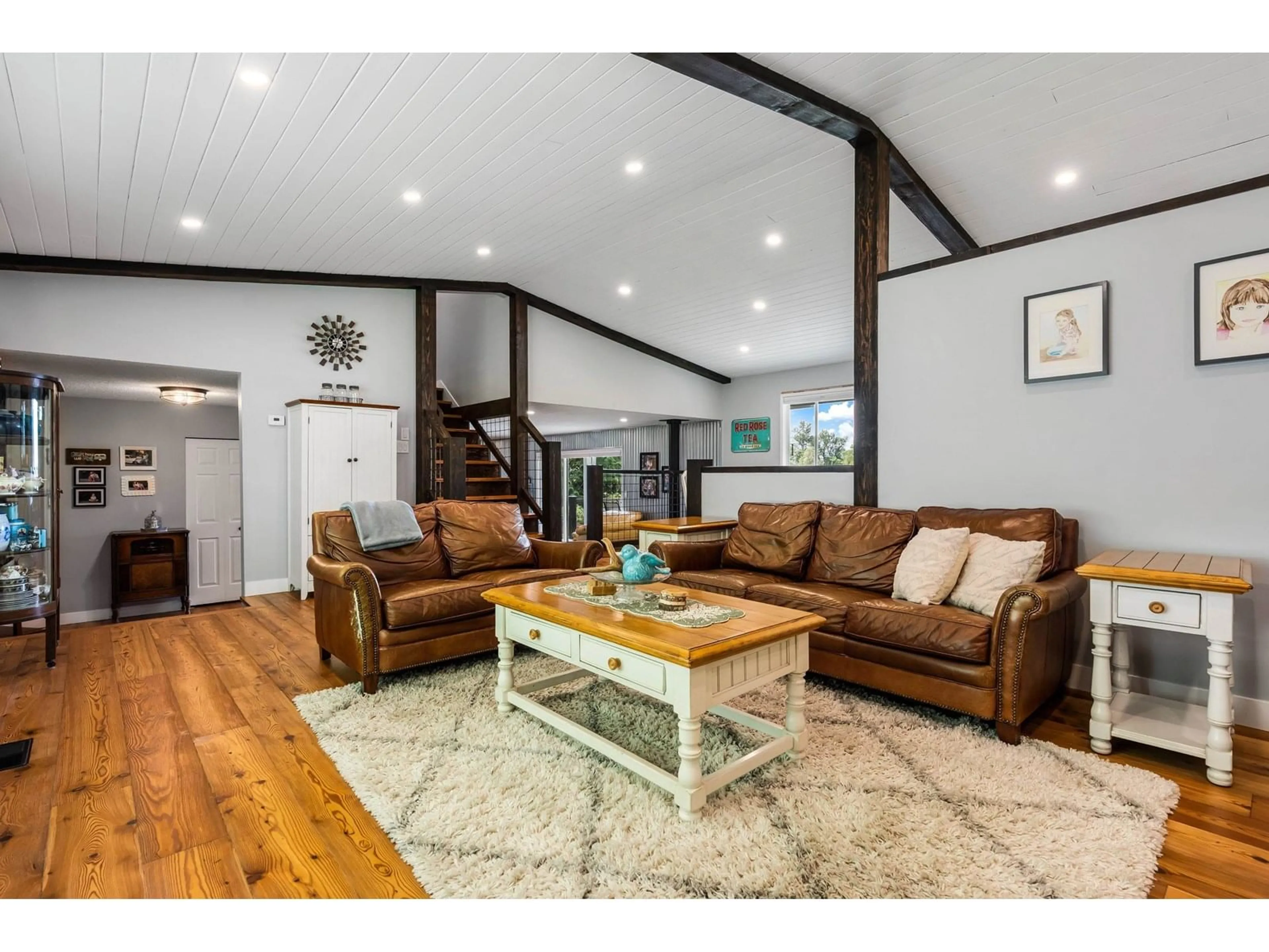 Living room with furniture, wood/laminate floor for 7965 ANNIS ROAD, Chilliwack British Columbia V2P6H3
