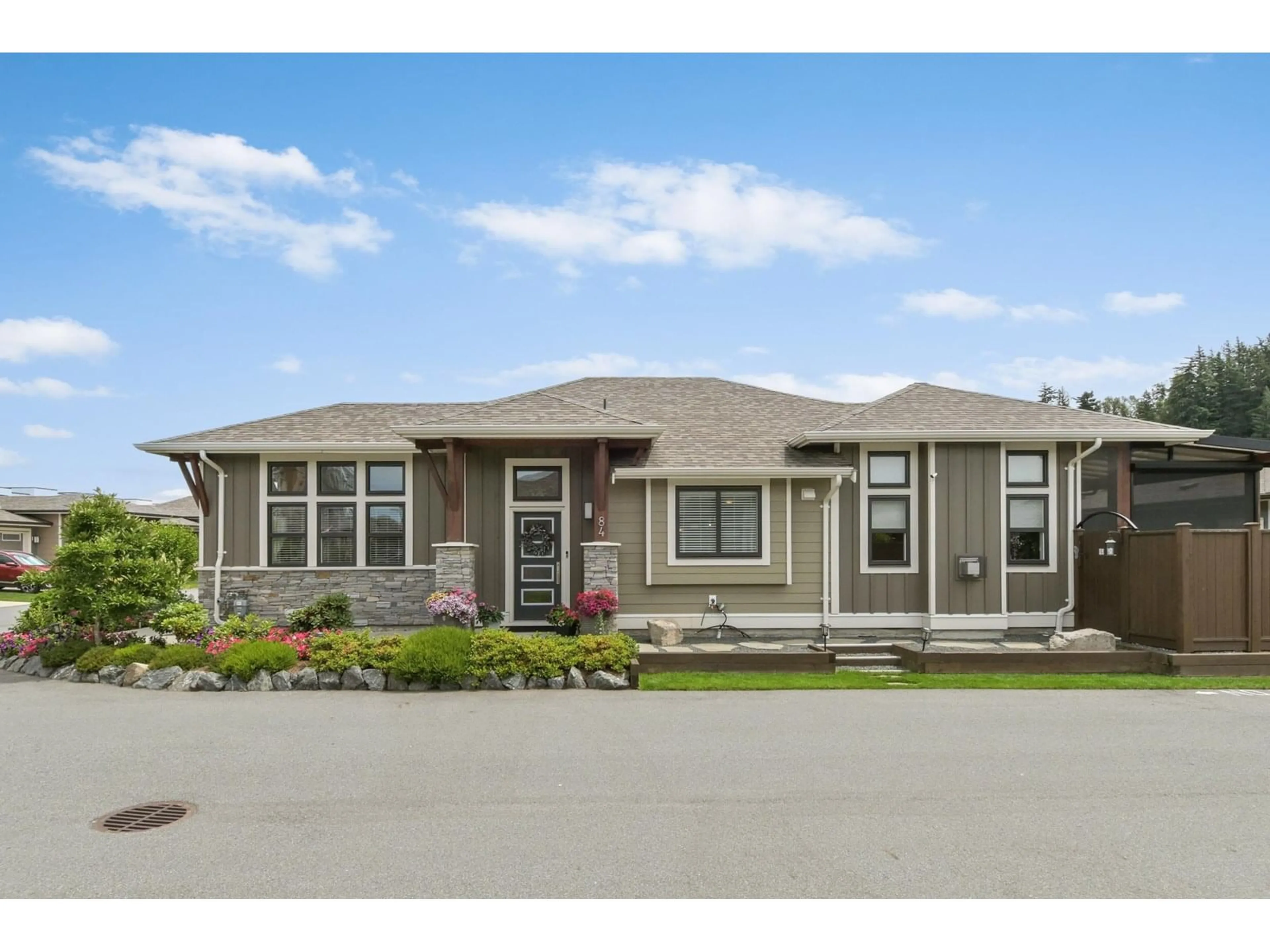 Home with vinyl exterior material, street for 84 - 46110 THOMAS ROAD, Chilliwack British Columbia V2R2R4