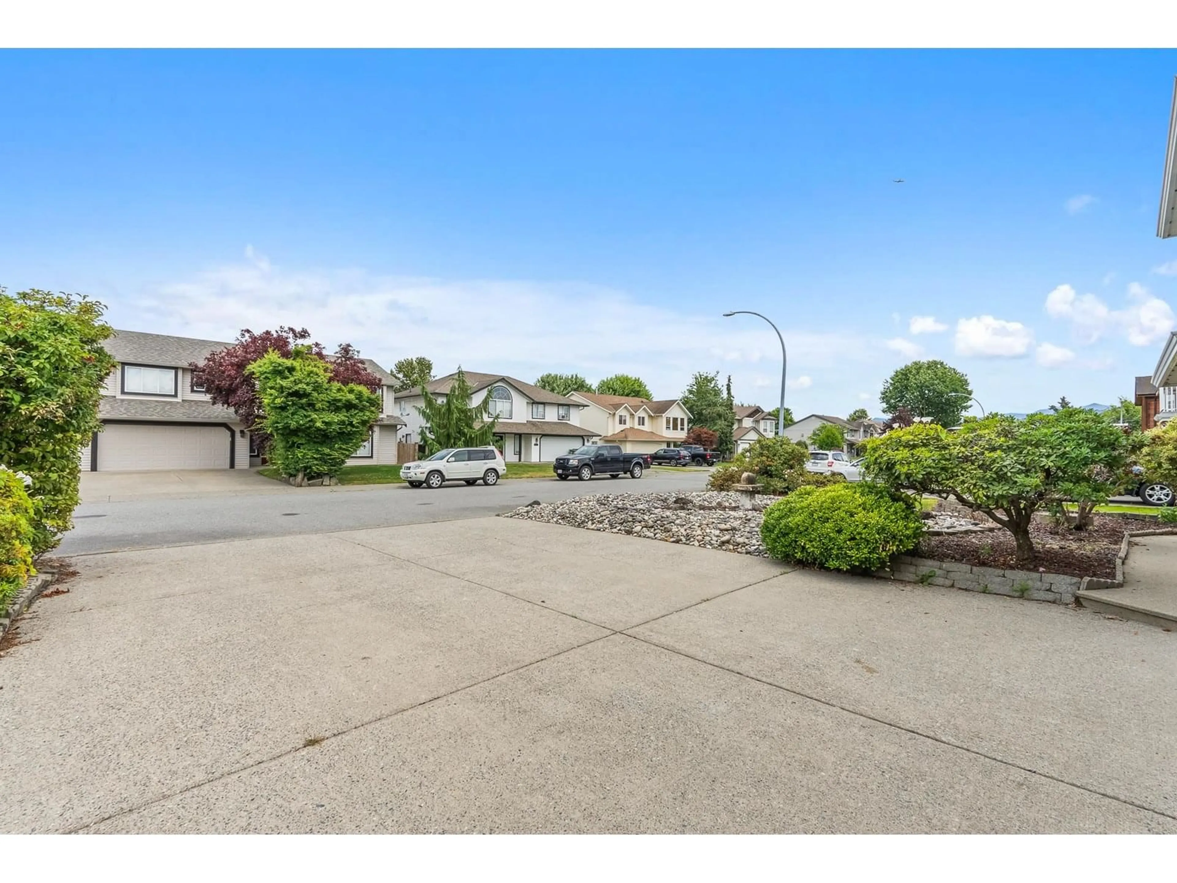 A pic from outside/outdoor area/front of a property/back of a property/a pic from drone, unknown for 34654 7, Abbotsford British Columbia V2S8C4