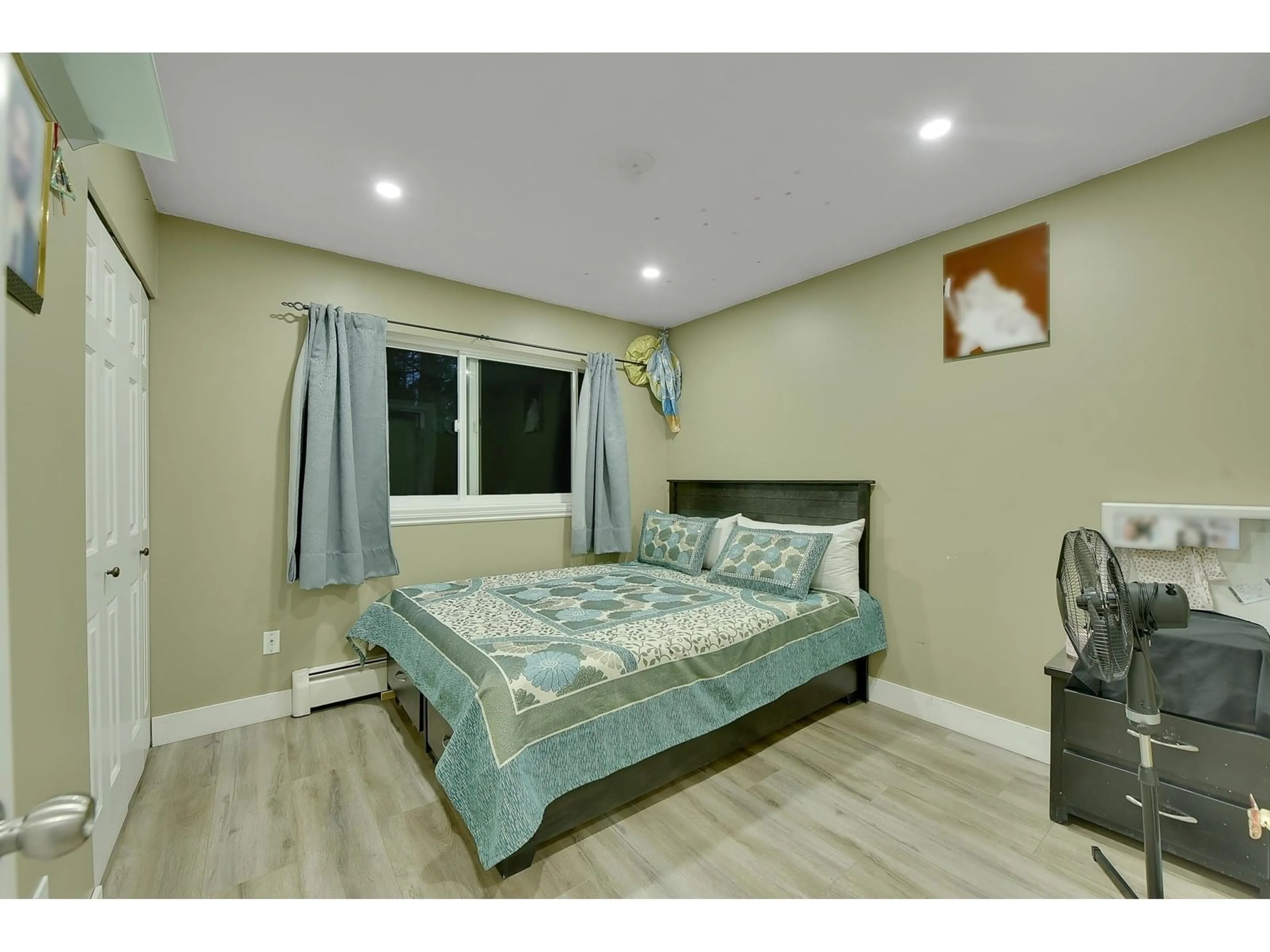 Bedroom with bed, wood/laminate floor for 7774 141B, Surrey British Columbia V3W6J7
