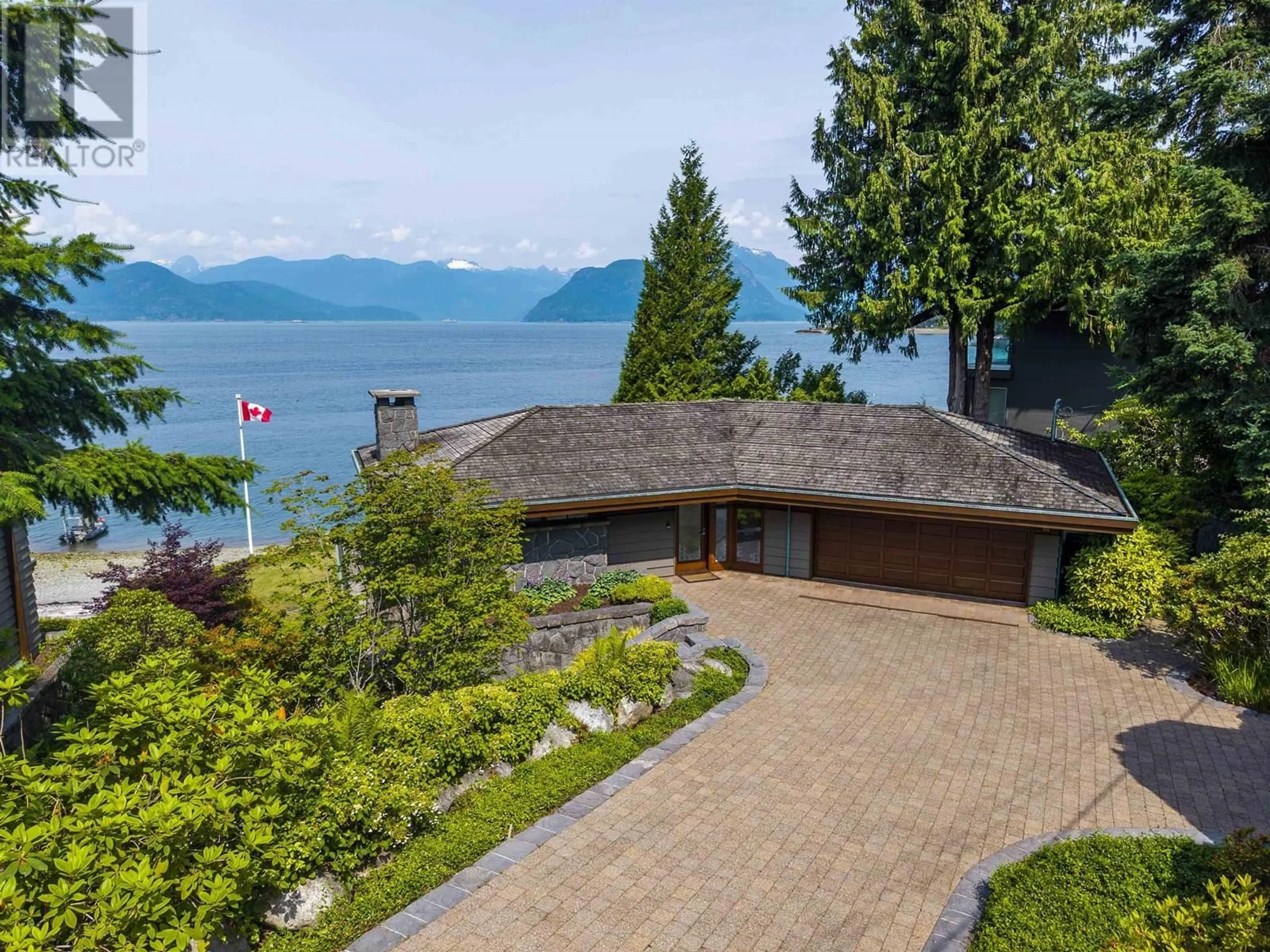 A pic from outside/outdoor area/front of a property/back of a property/a pic from drone, water/lake/river/ocean view for 290 LIONS BAY AVENUE, Lions Bay British Columbia V0N2E0