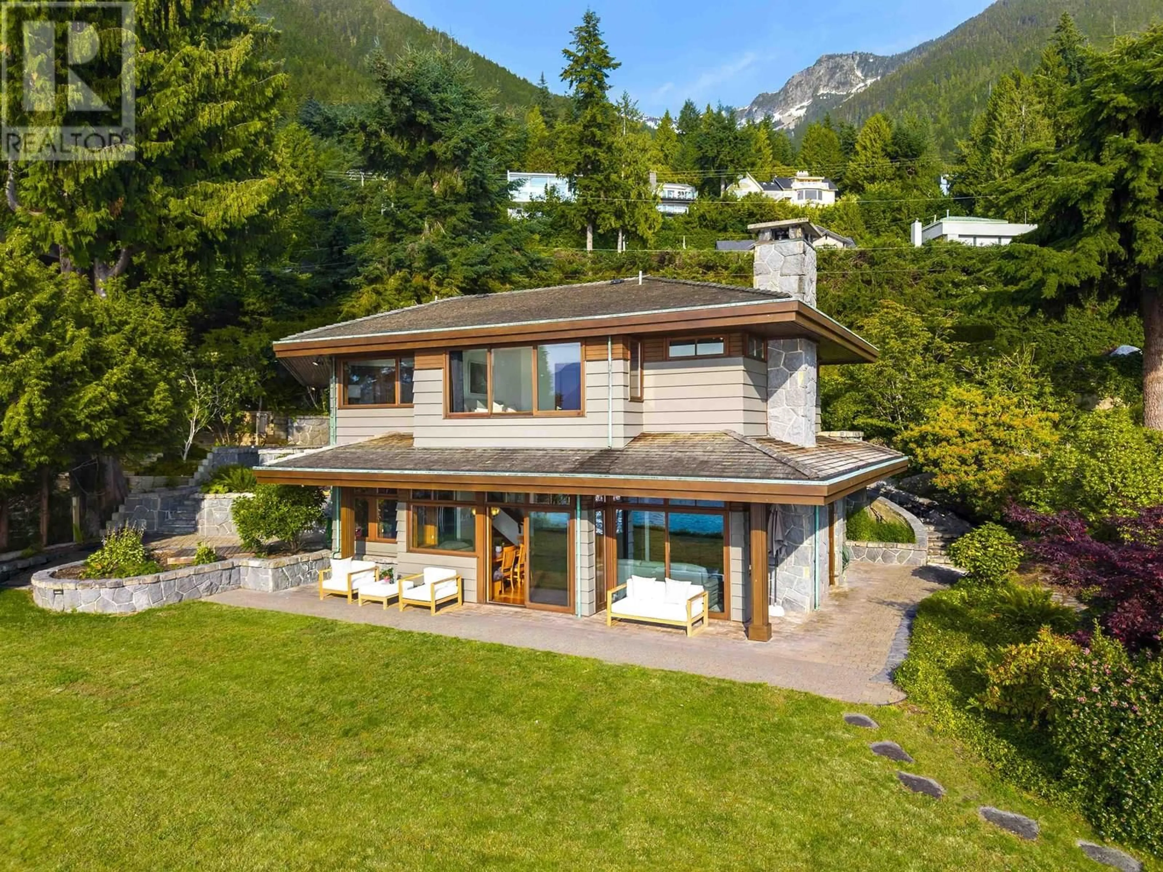 A pic from outside/outdoor area/front of a property/back of a property/a pic from drone, mountain view for 290 LIONS BAY AVENUE, Lions Bay British Columbia V0N2E0
