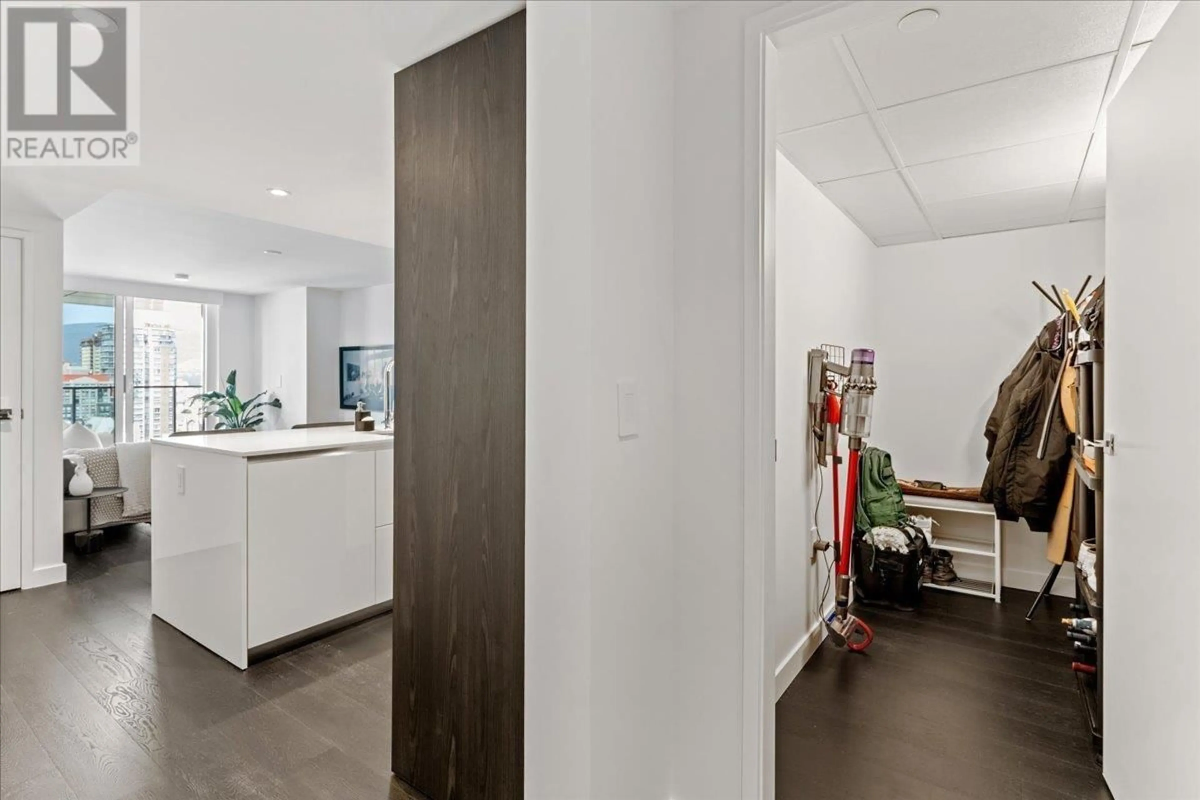 Indoor foyer for 2510 - 1111 RICHARDS STREET, Vancouver British Columbia V6B0S3