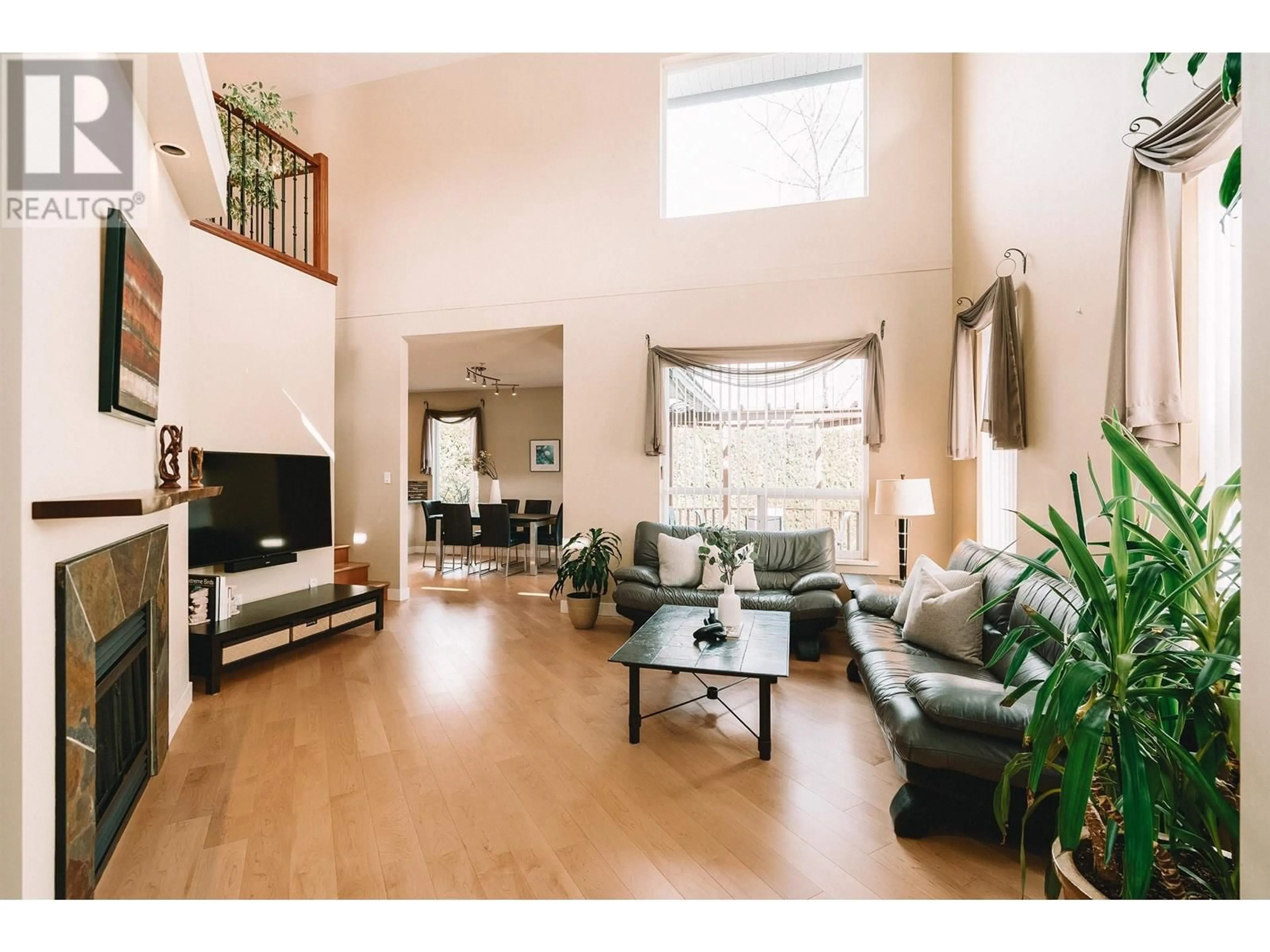 Living room with furniture, wood/laminate floor for 11876 SPRINGDALE DRIVE, Pitt Meadows British Columbia V3Y2S6