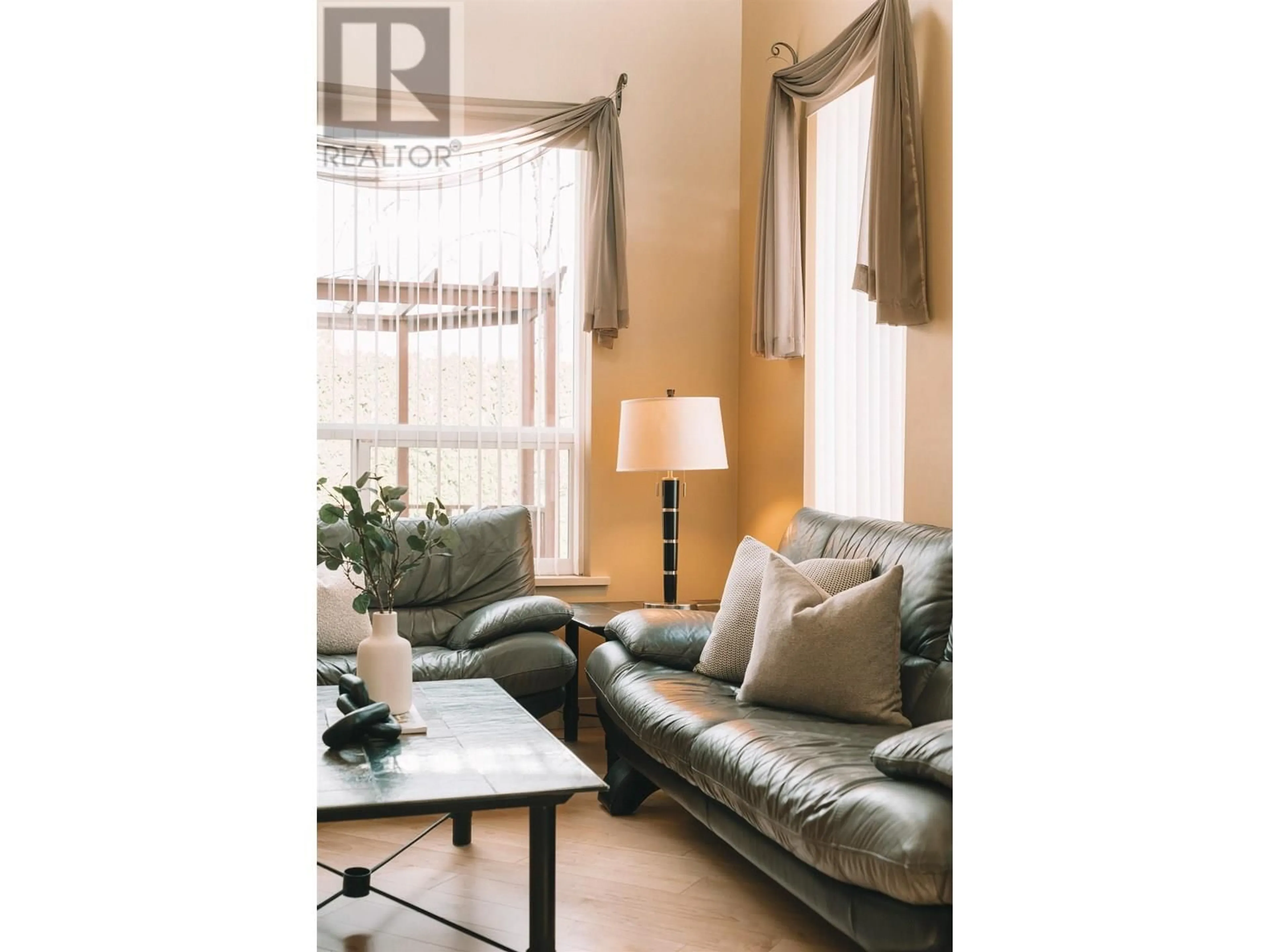Living room with furniture, wood/laminate floor for 11876 SPRINGDALE DRIVE, Pitt Meadows British Columbia V3Y2S6