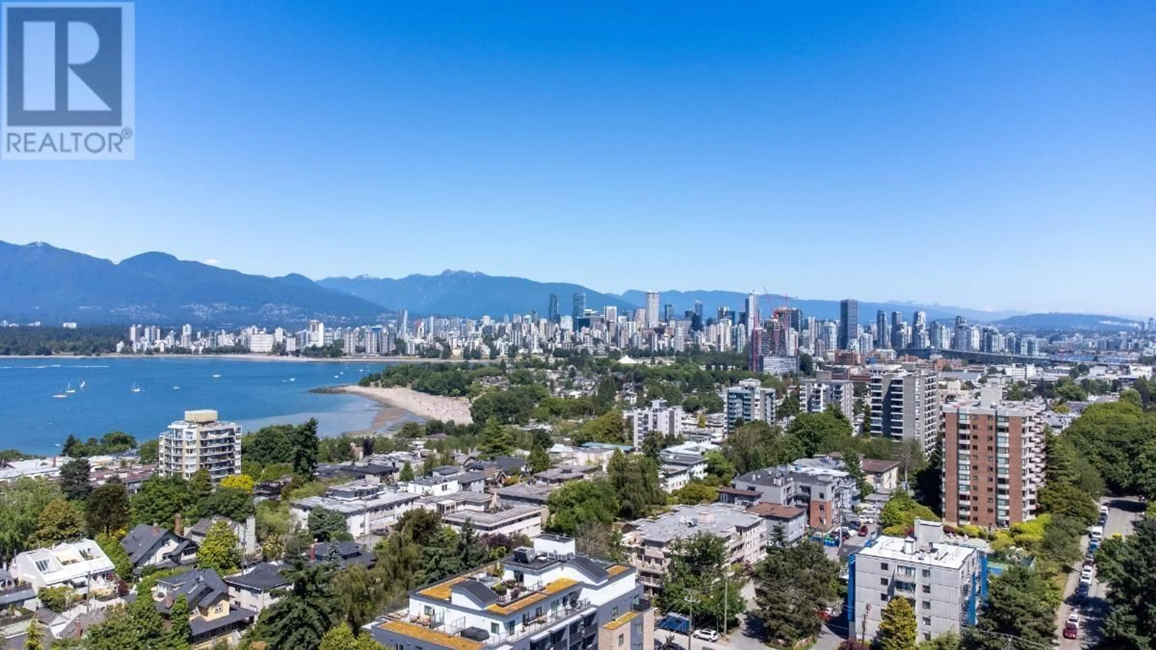 A pic from outside/outdoor area/front of a property/back of a property/a pic from drone, city buildings view from balcony for 2575 3RD AVENUE, Vancouver British Columbia V6K1M2