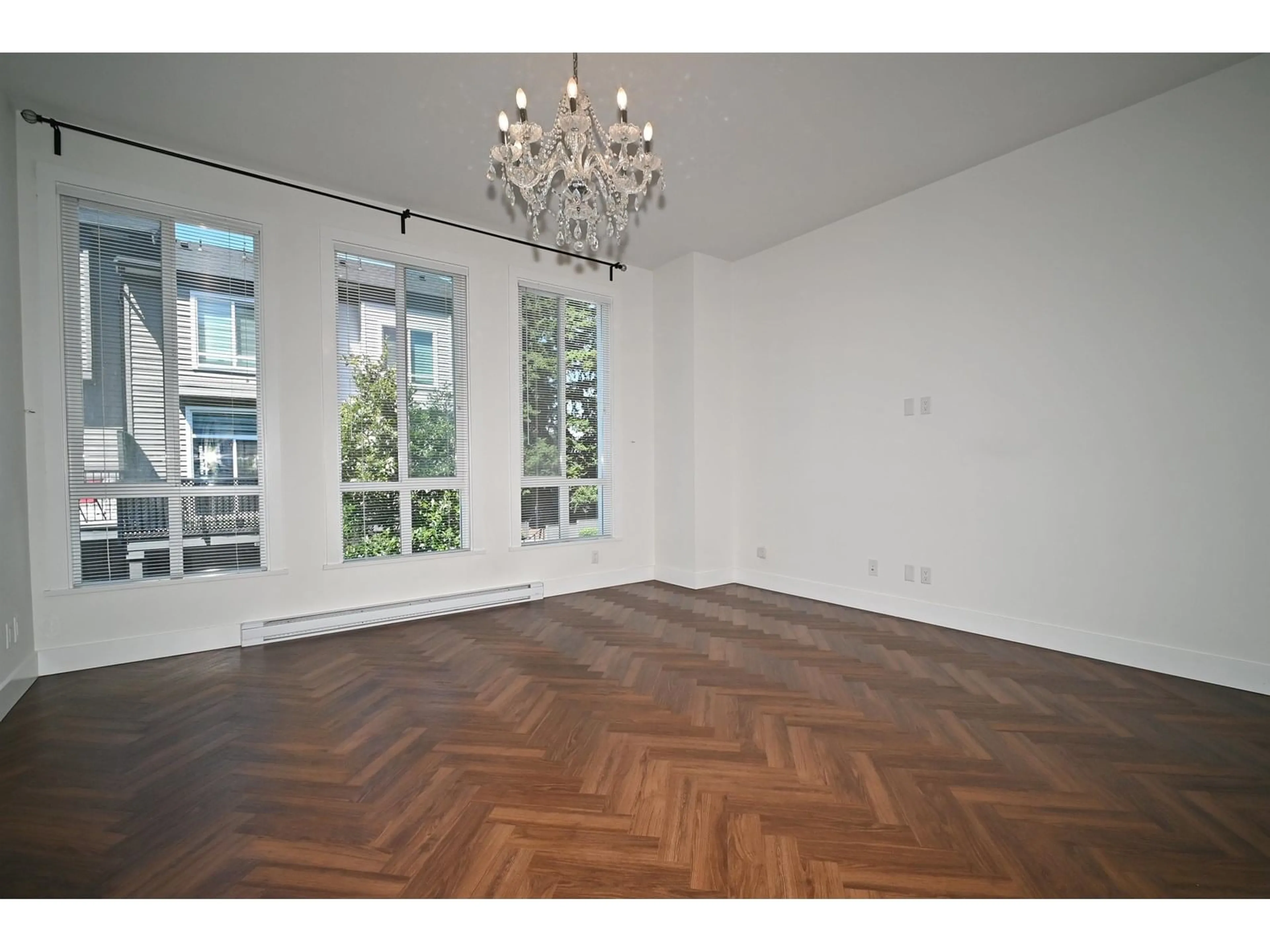 A pic of a room for 73 - 15898 27, Surrey British Columbia V3Z0T2