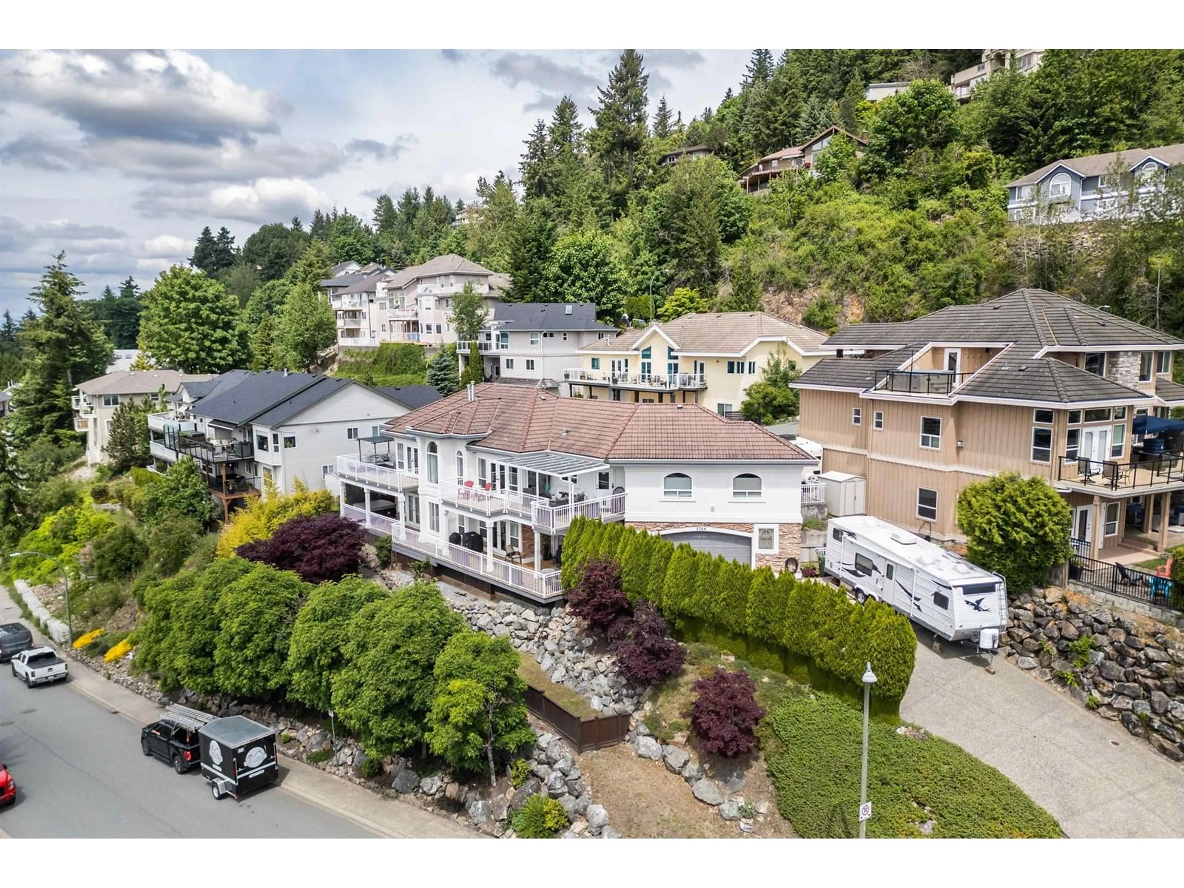 A pic from outside/outdoor area/front of a property/back of a property/a pic from drone, mountain view for 2764 ST MORITZ WAY, Abbotsford British Columbia V3G1C3