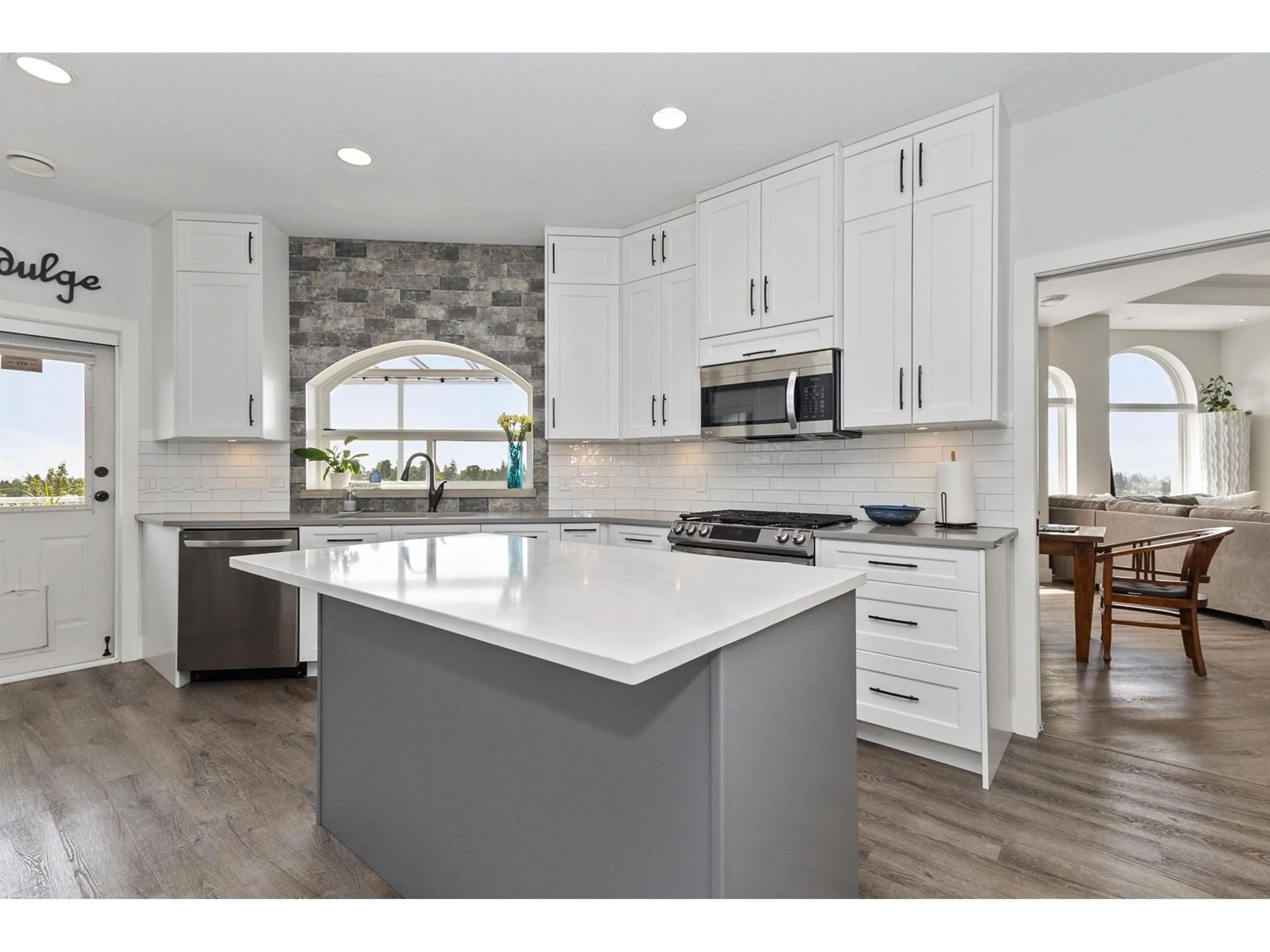Open concept kitchen, ceramic/tile floor for 2764 ST MORITZ WAY, Abbotsford British Columbia V3G1C3