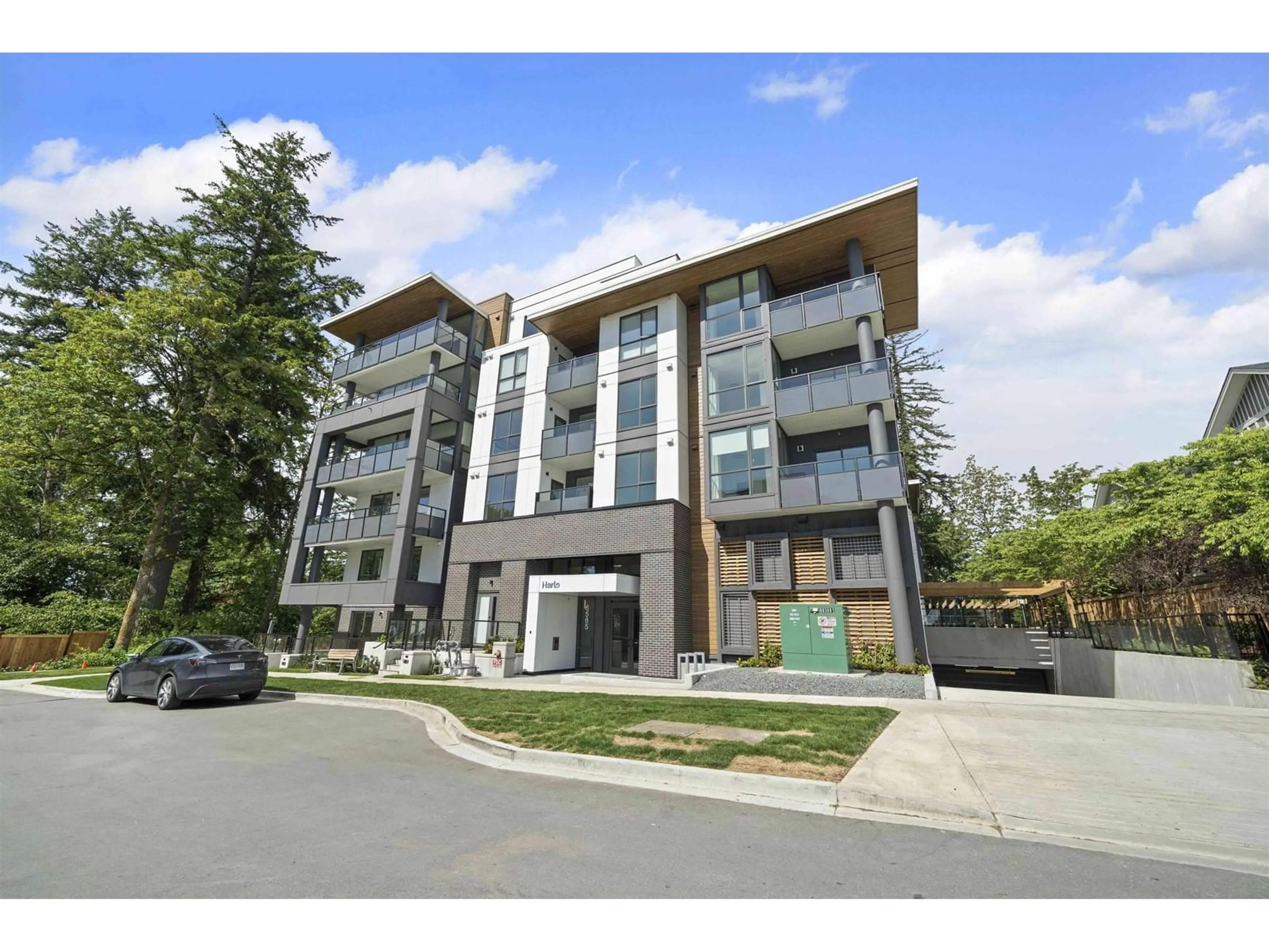 Unknown for 206 - 6585 195A, Surrey British Columbia V4N6Y9