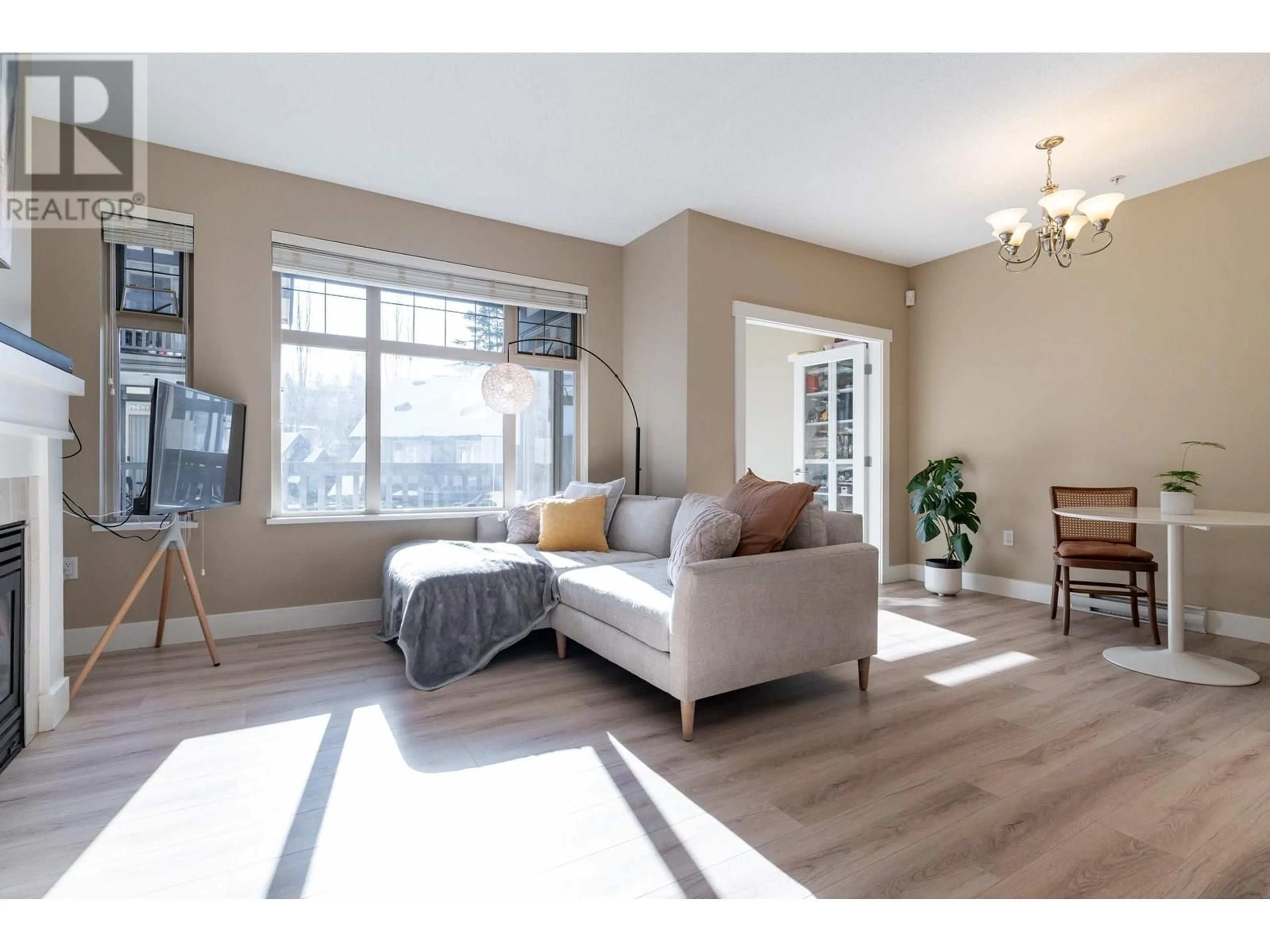 Living room with furniture, wood/laminate floor for 301 - 4885 VALLEY DRIVE, Vancouver British Columbia V6J5M7