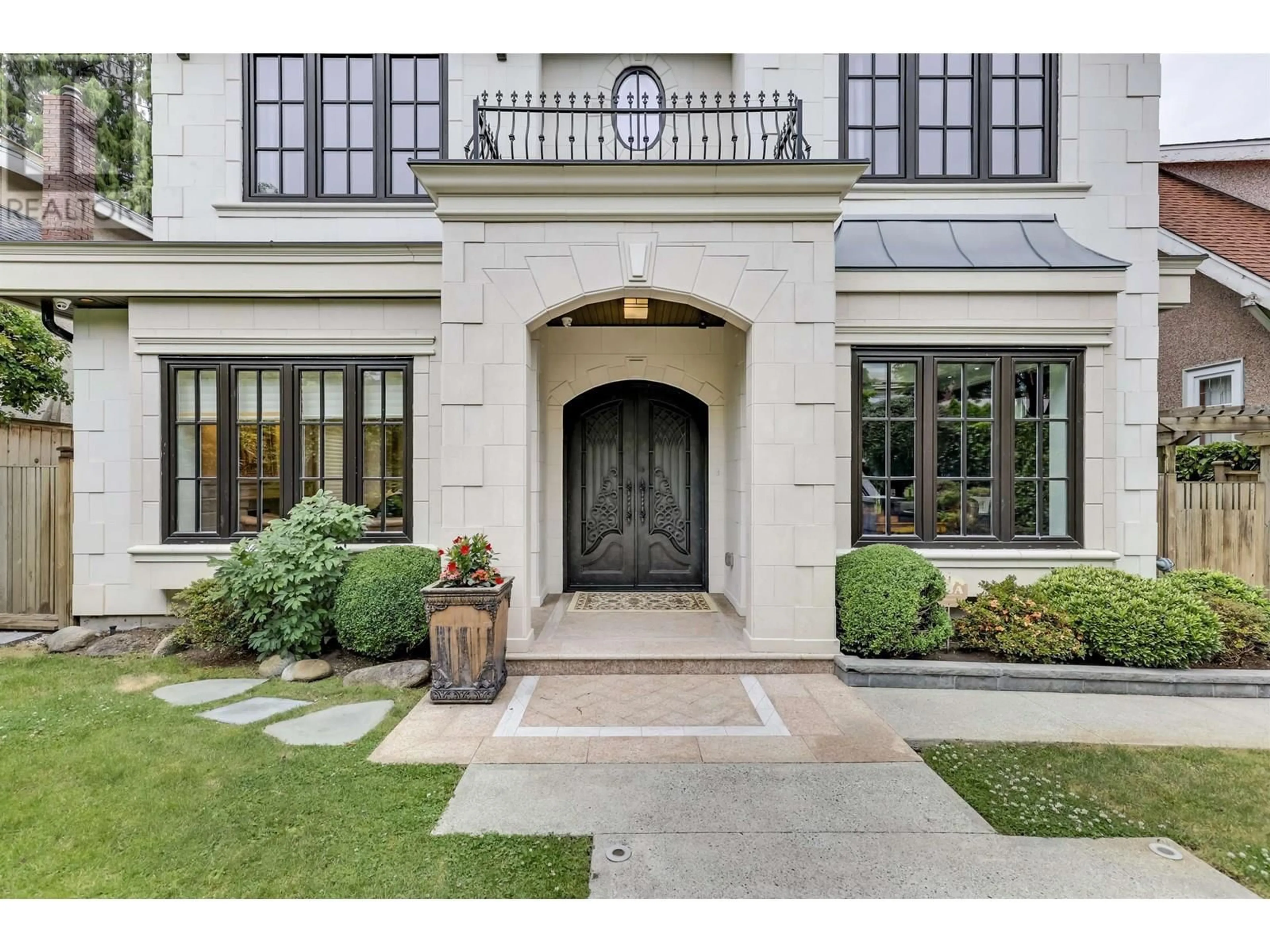 Indoor entryway for 3963 11TH AVENUE, Vancouver British Columbia V6R2L1