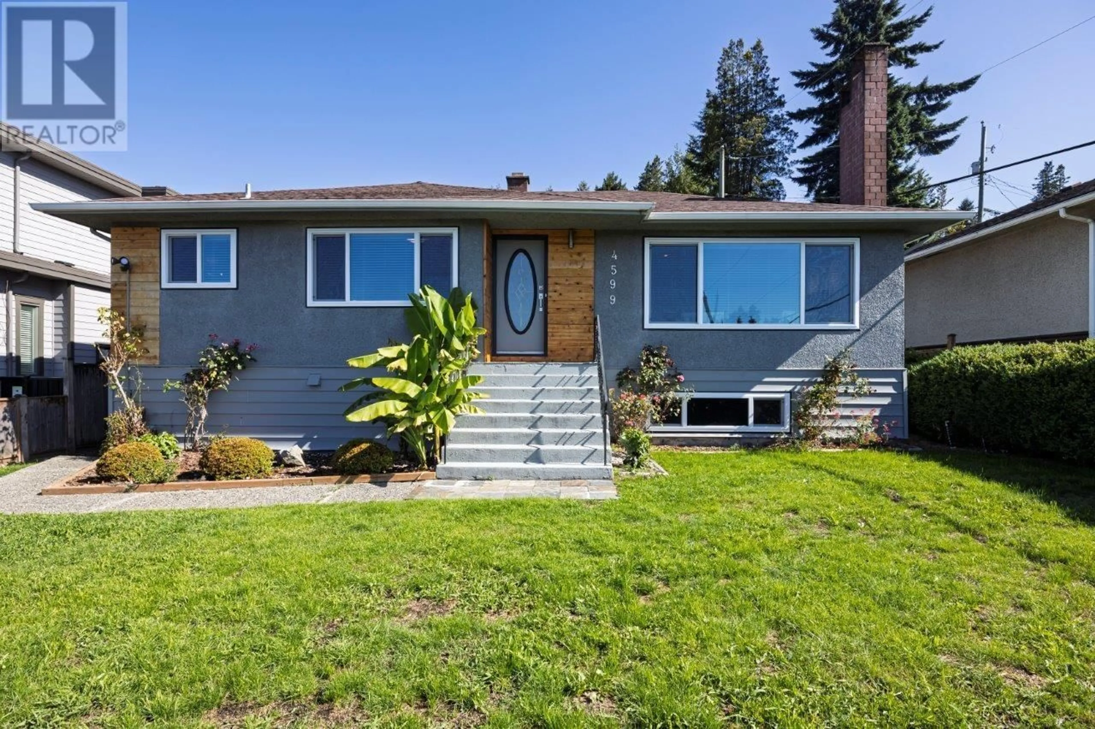 Home with vinyl exterior material, street for 4599 SUNLAND PLACE, Burnaby British Columbia V5J3A3