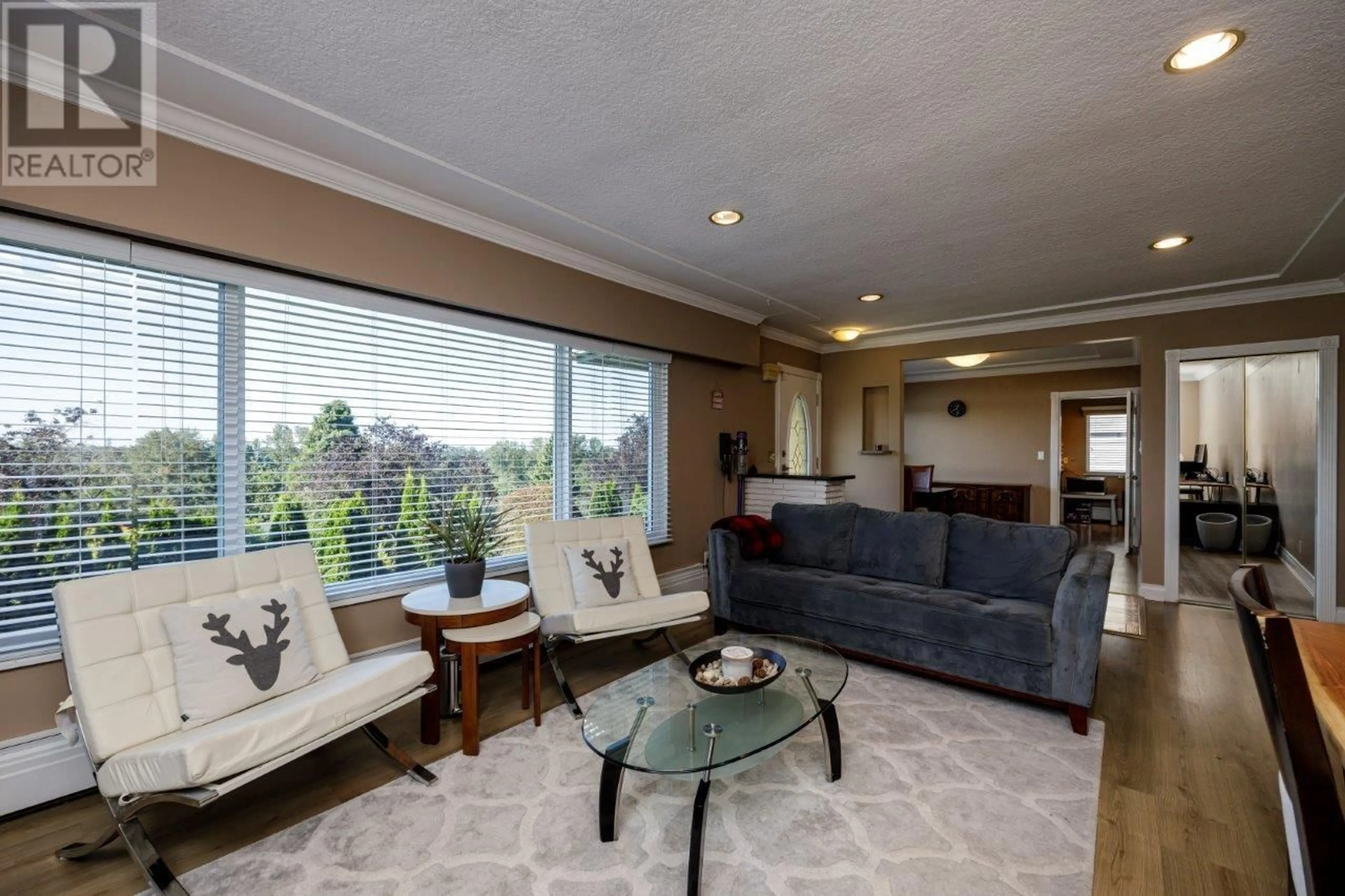 Living room with furniture, unknown for 4599 SUNLAND PLACE, Burnaby British Columbia V5J3A3
