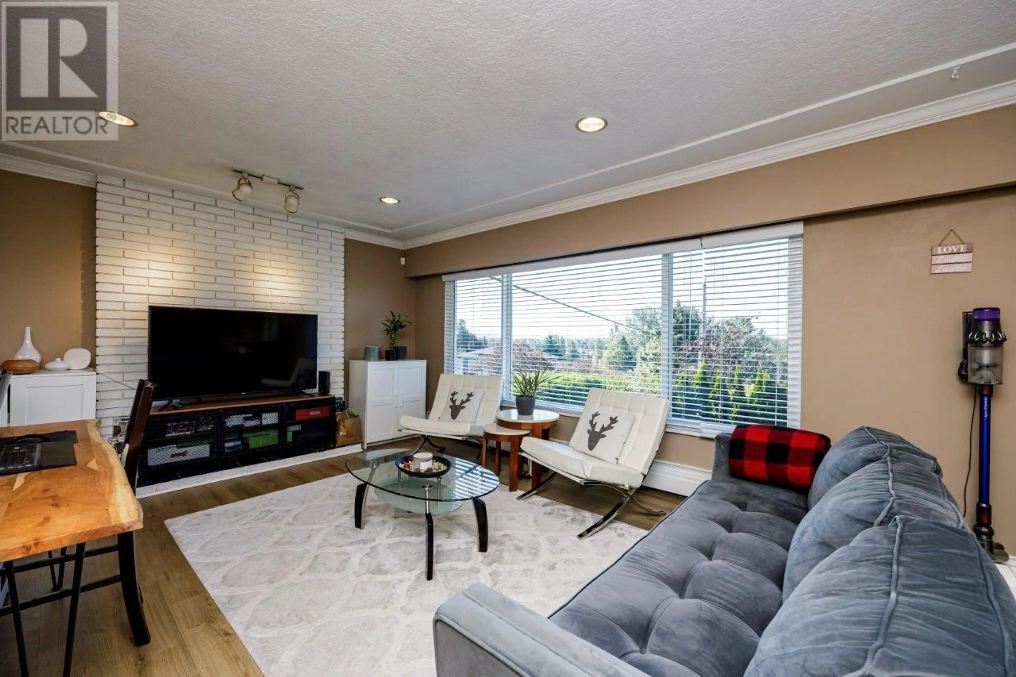 Living room with furniture, unknown for 4599 SUNLAND PLACE, Burnaby British Columbia V5J3A3