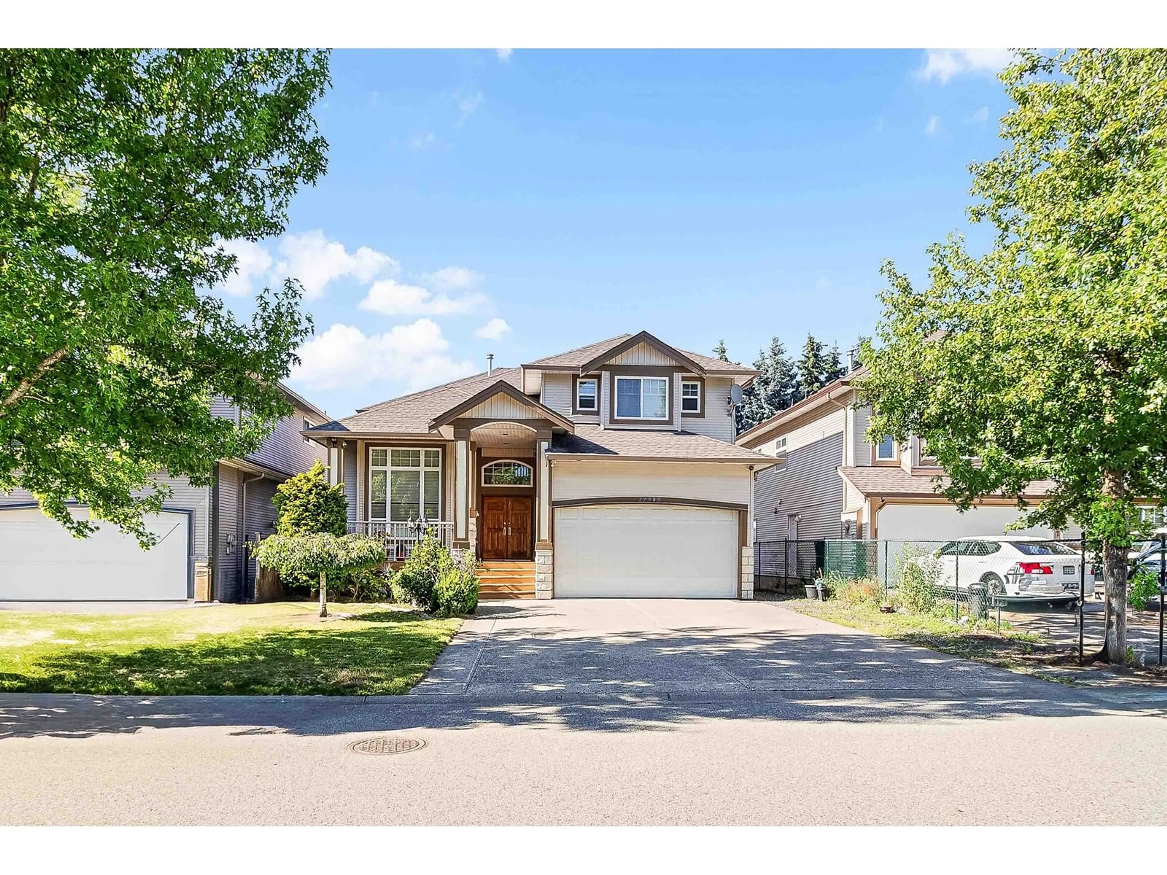 Home with vinyl exterior material, street for 27989 TRESTLE, Abbotsford British Columbia V4X2S7