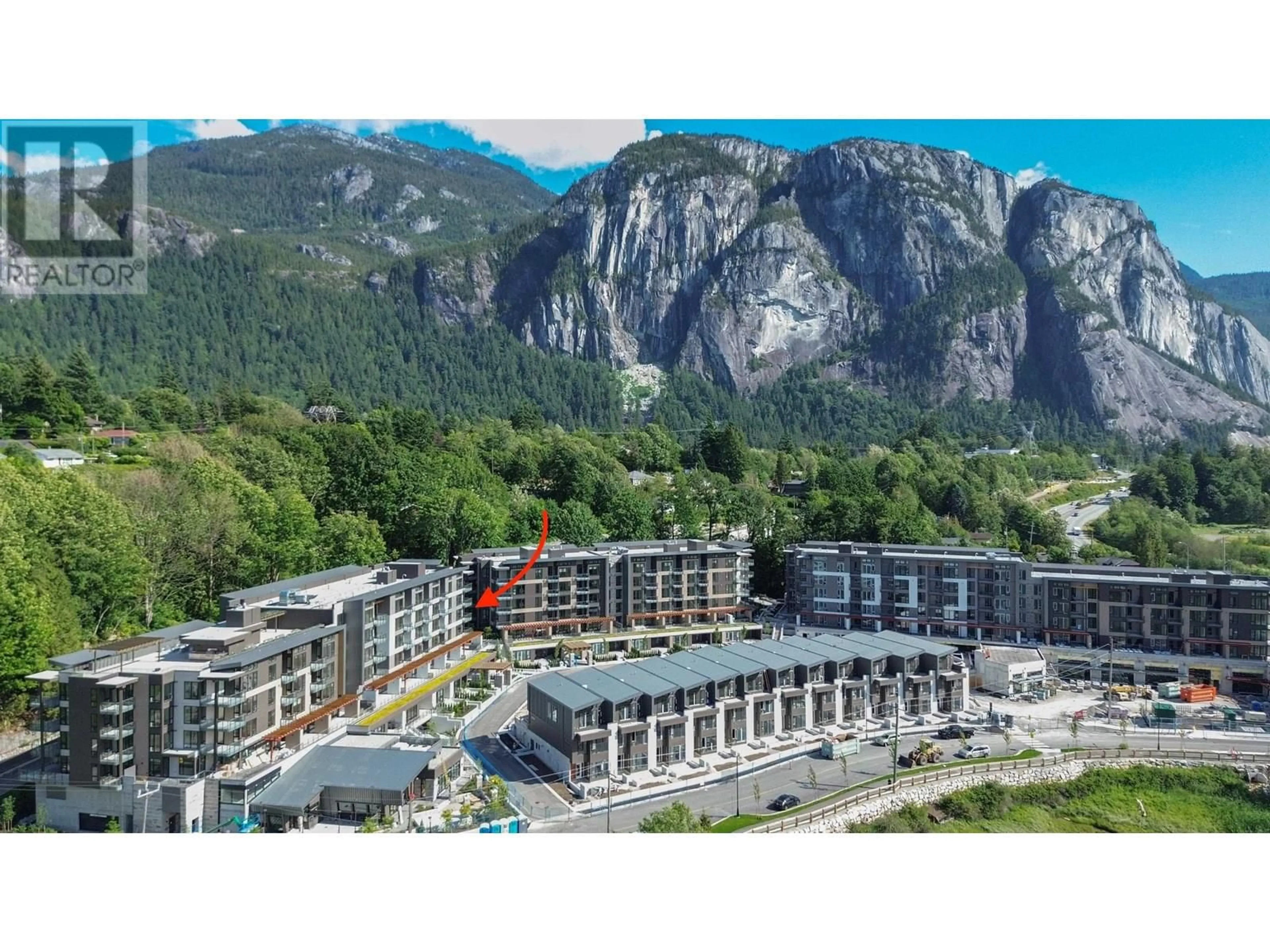 A pic from outside/outdoor area/front of a property/back of a property/a pic from drone, mountain view for 401 - 1506 SCOTT CRESCENT, Squamish British Columbia V8B1G4