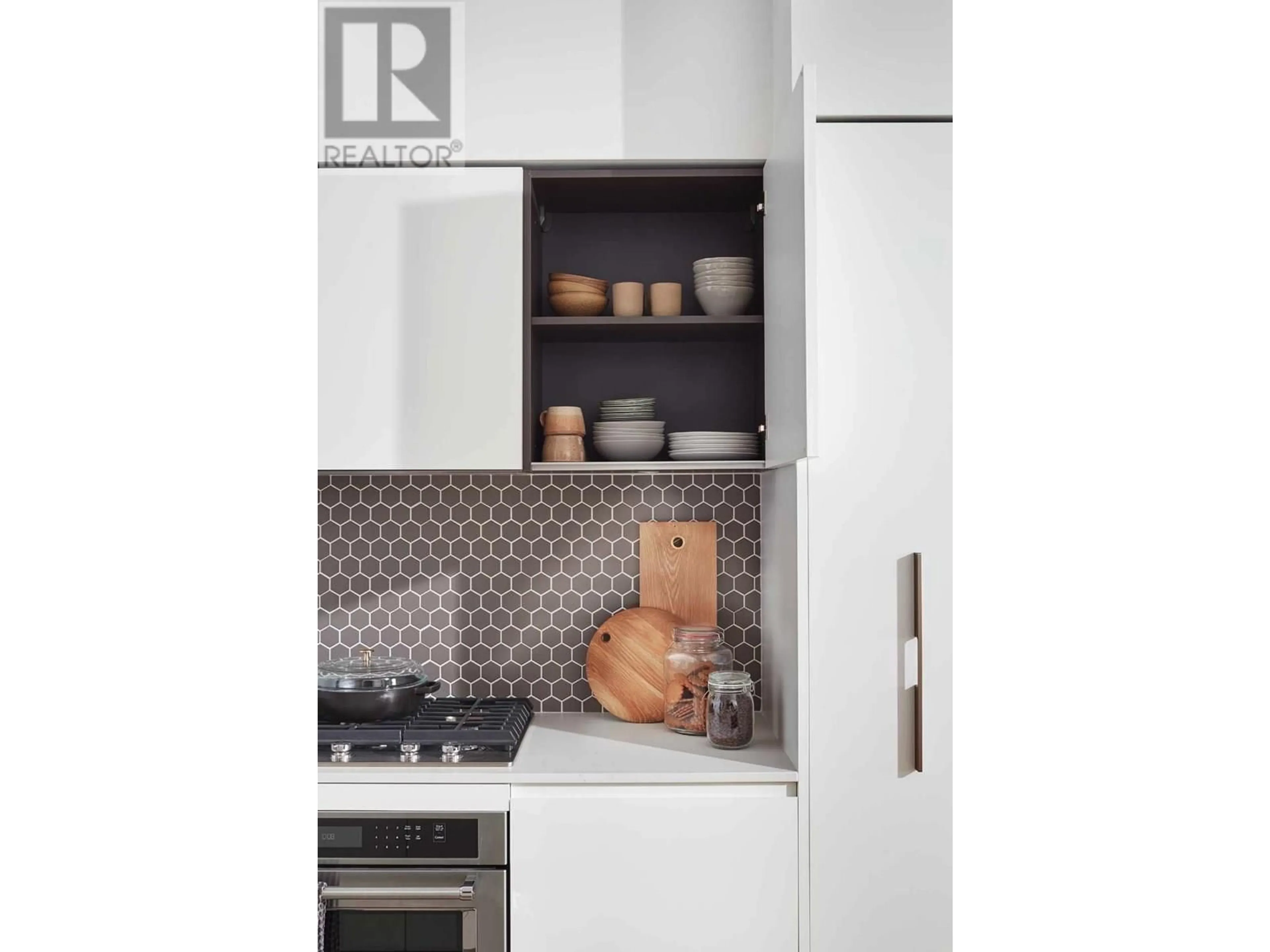 Contemporary kitchen, ceramic/tile floor for 401 - 1506 SCOTT CRESCENT, Squamish British Columbia V8B1G4