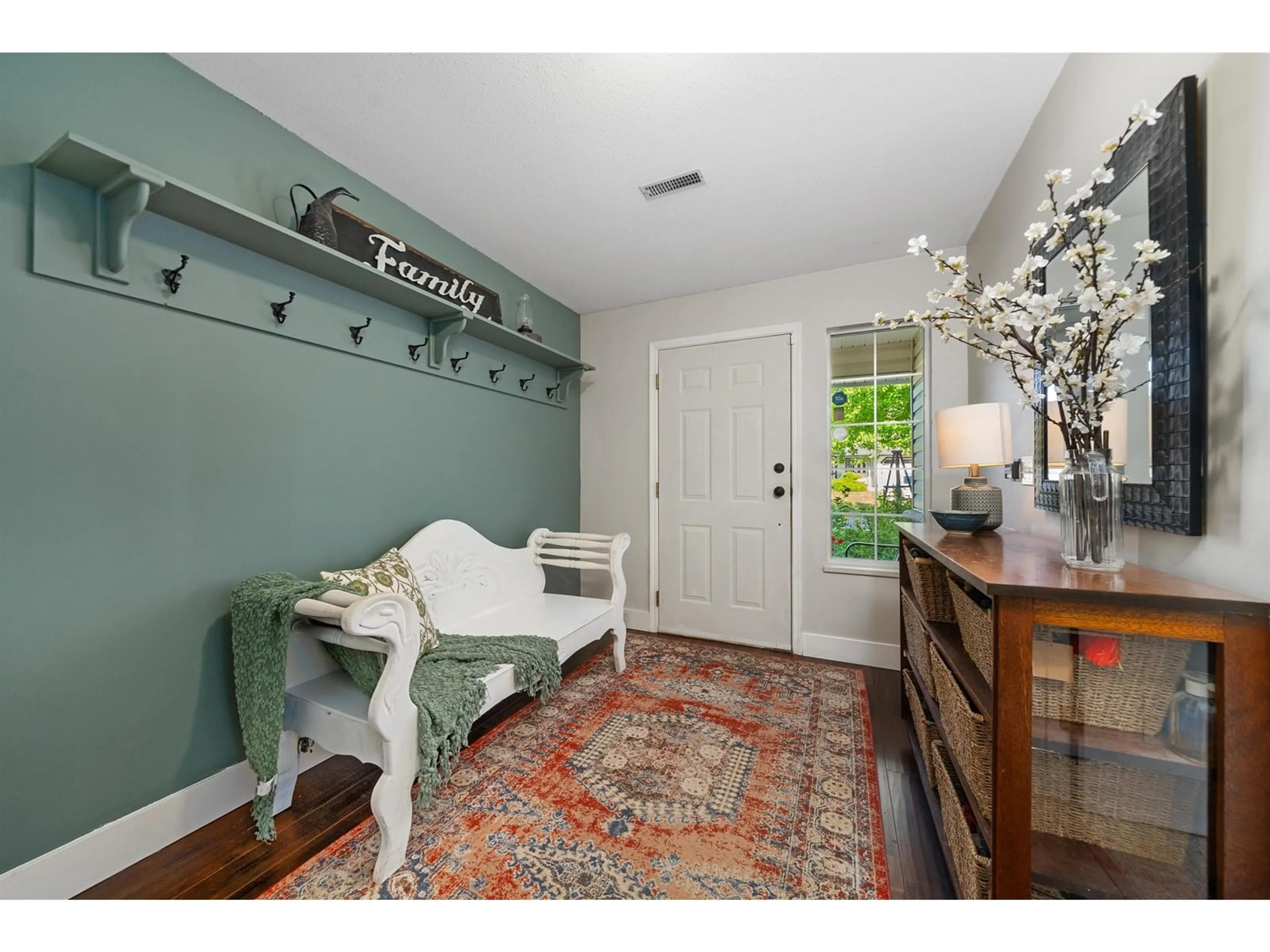 Indoor entryway for 8269 TANAKA, Mission British Columbia V2V7J4