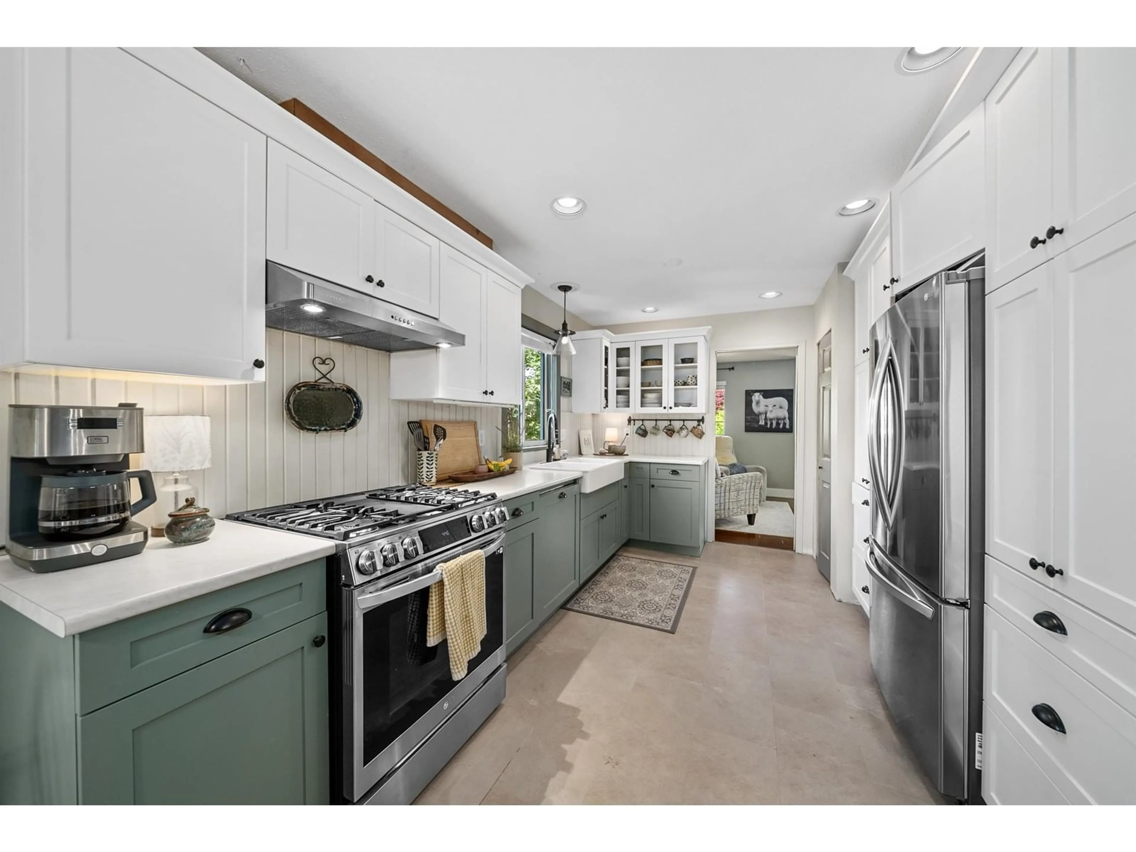 Open concept kitchen, ceramic/tile floor for 8269 TANAKA, Mission British Columbia V2V7J4