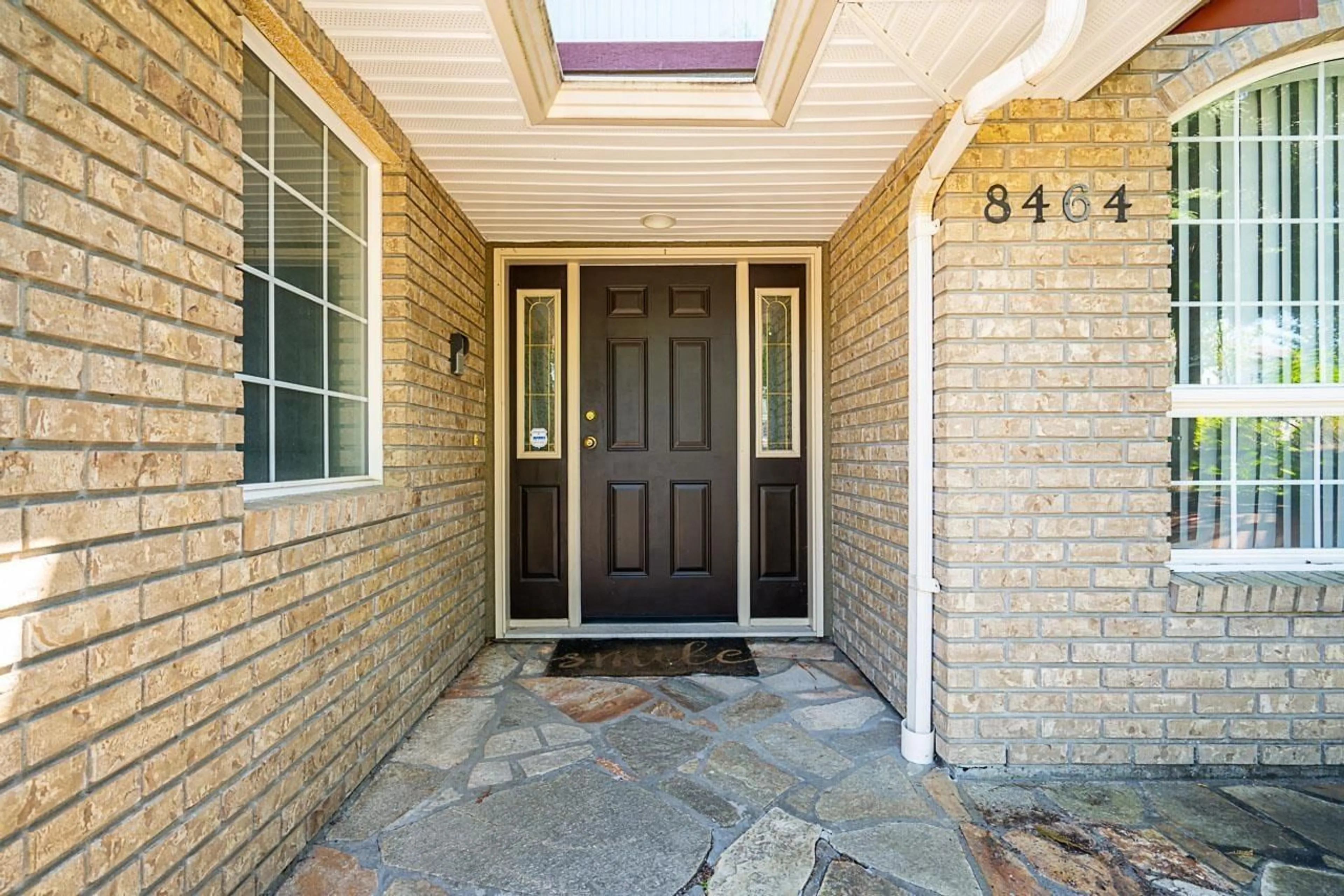 Indoor entryway for 8464 DOERKSEN, Mission British Columbia V2V7C4
