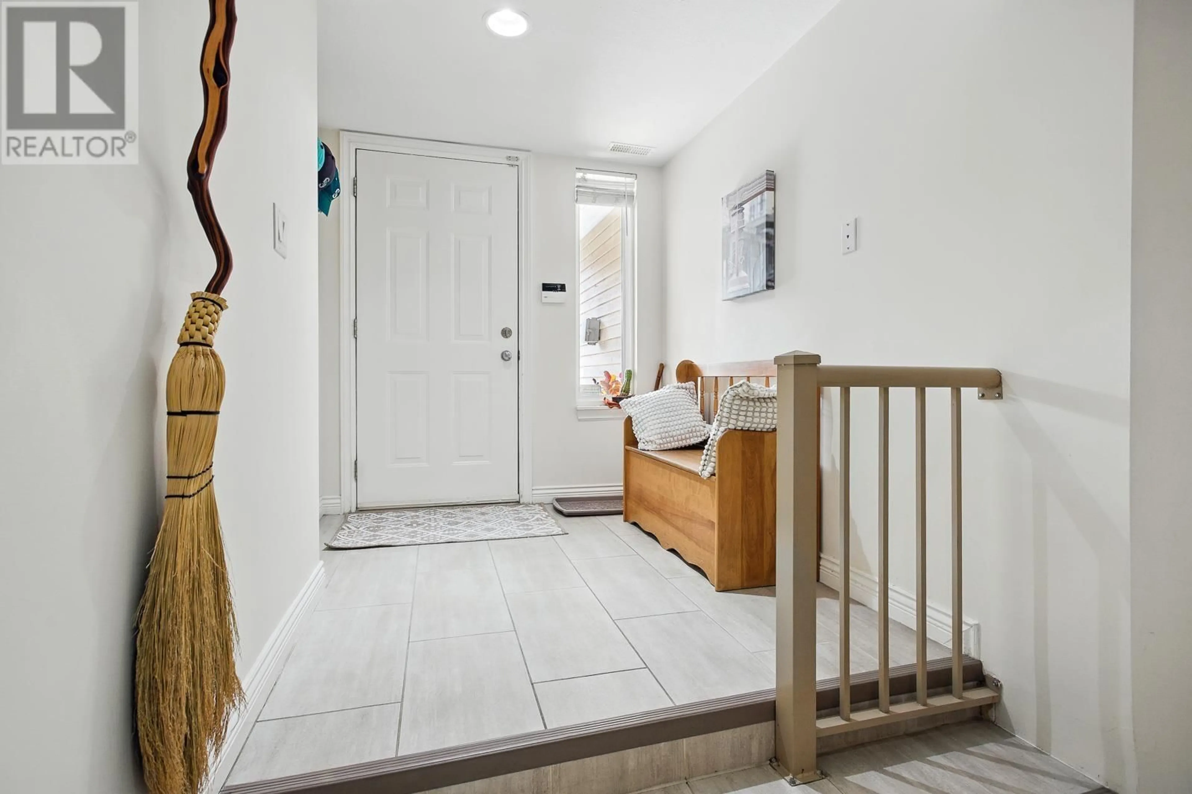 Indoor entryway for 1126 BENNET DRIVE, Port Coquitlam British Columbia V3C6H2
