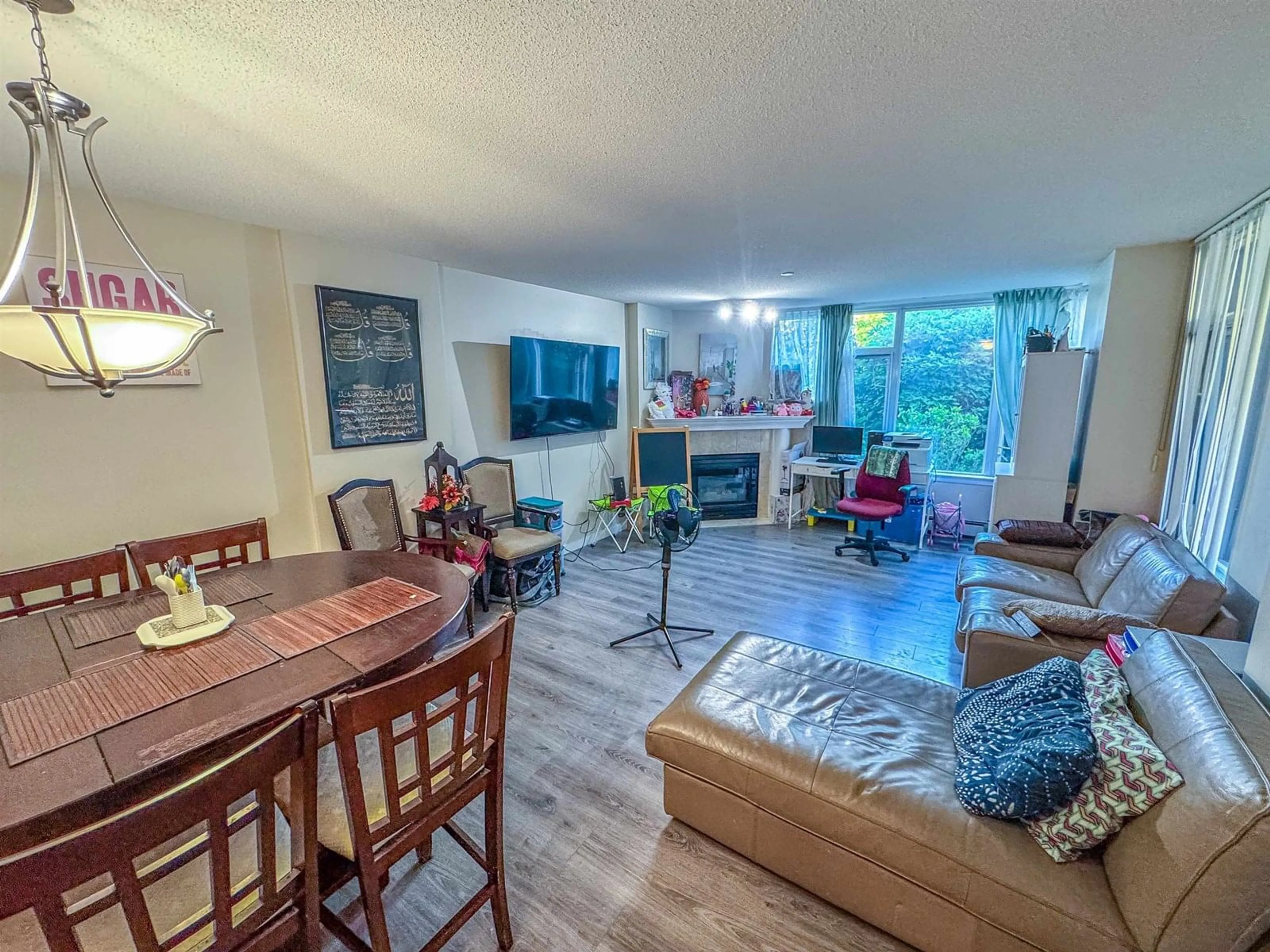 Living room with furniture, wood/laminate floor for L02 - 13880 101, Surrey British Columbia V3T5T1