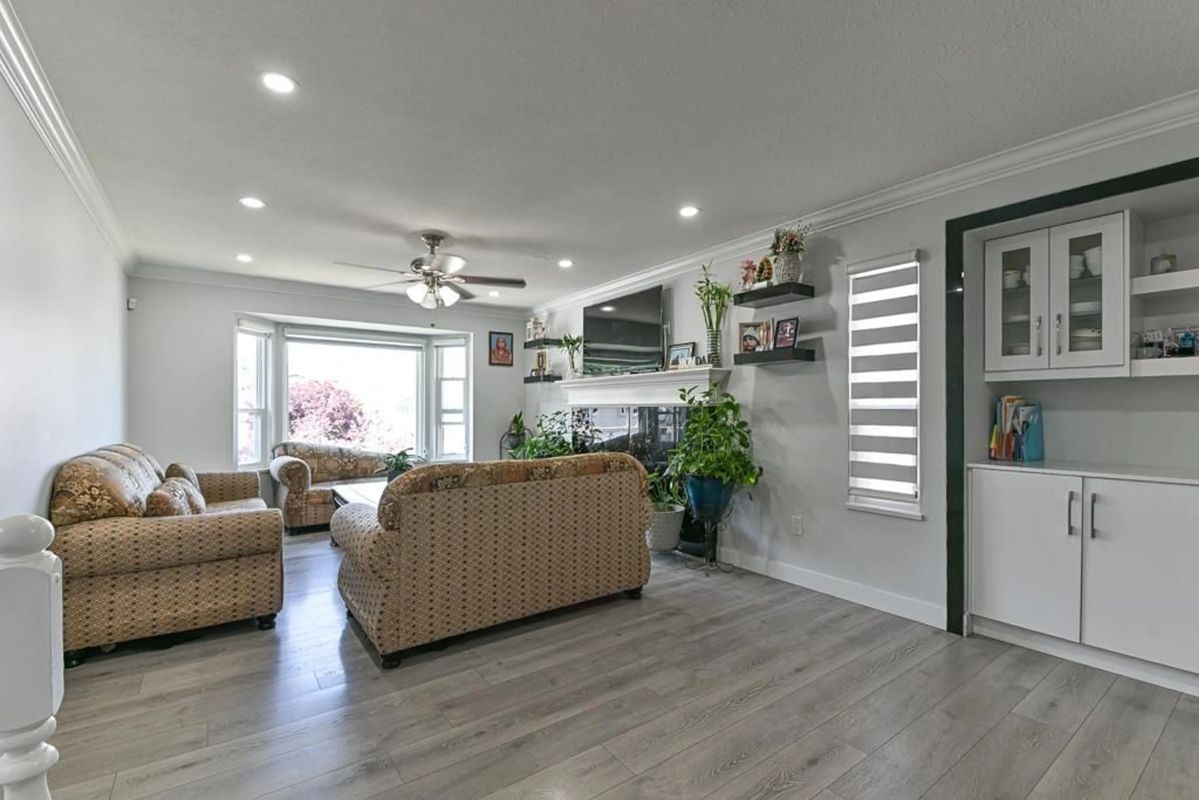 Living room with furniture, unknown for 31858 MAYNE, Abbotsford British Columbia V2T4W8