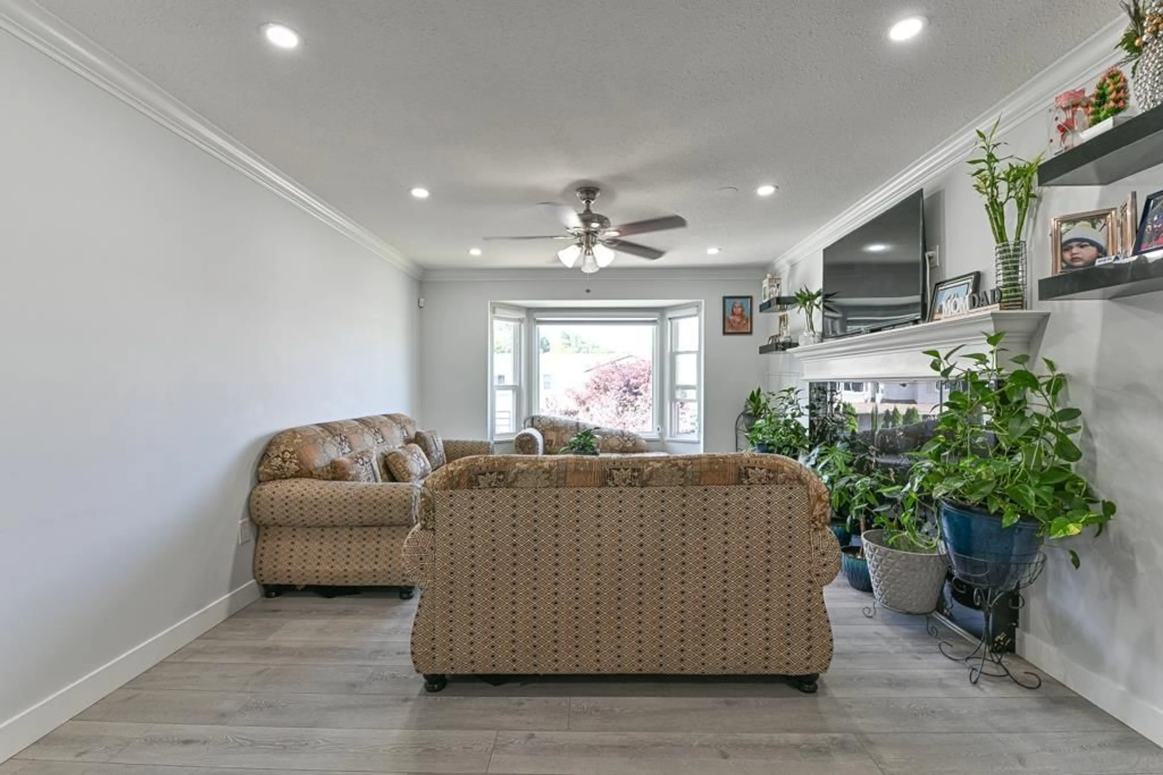 Living room with furniture, unknown for 31858 MAYNE, Abbotsford British Columbia V2T4W8