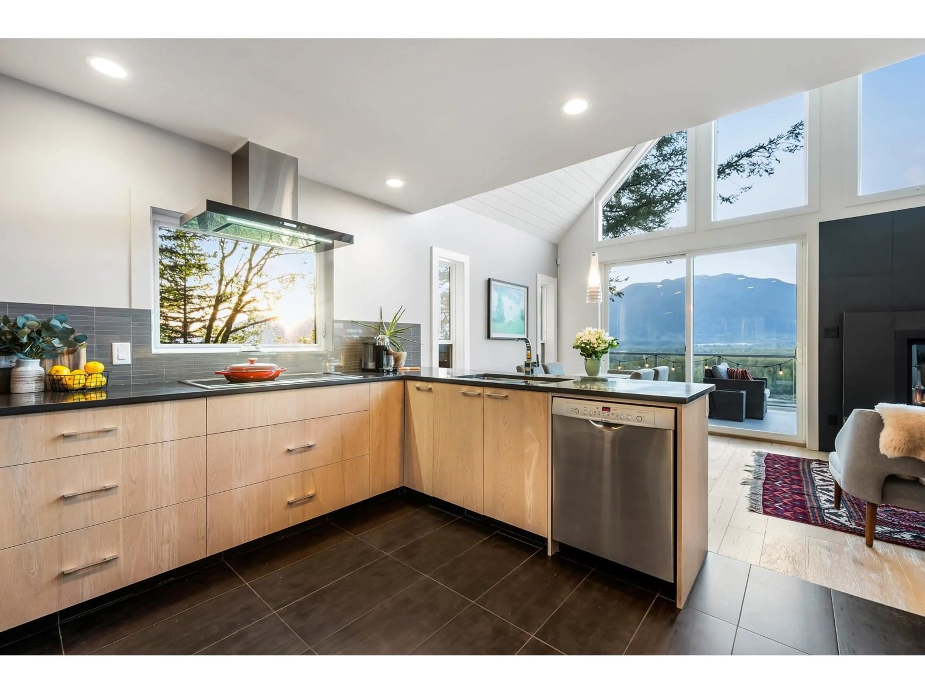 Contemporary kitchen, ceramic/tile floor for 43319 OLD ORCHARD ROAD, Chilliwack British Columbia V2R4A6