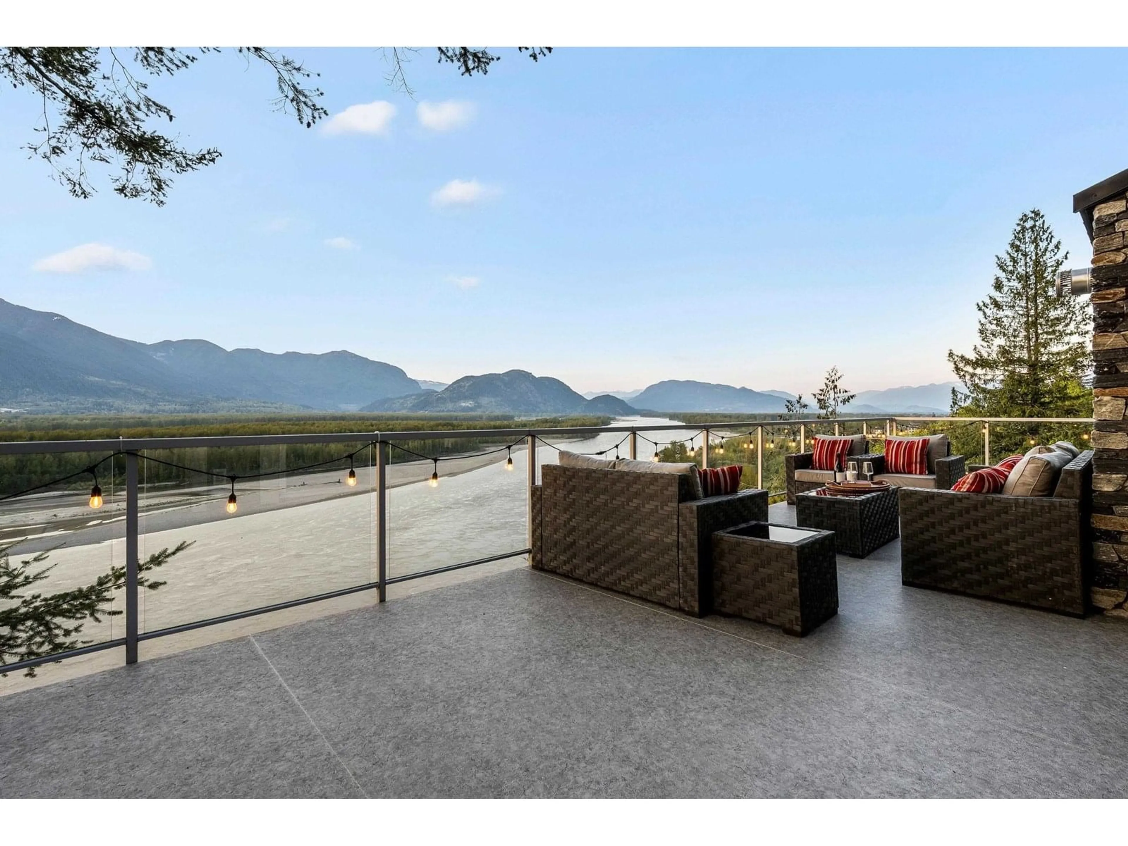 Patio, water/lake/river/ocean view for 43319 OLD ORCHARD ROAD, Chilliwack British Columbia V2R4A6