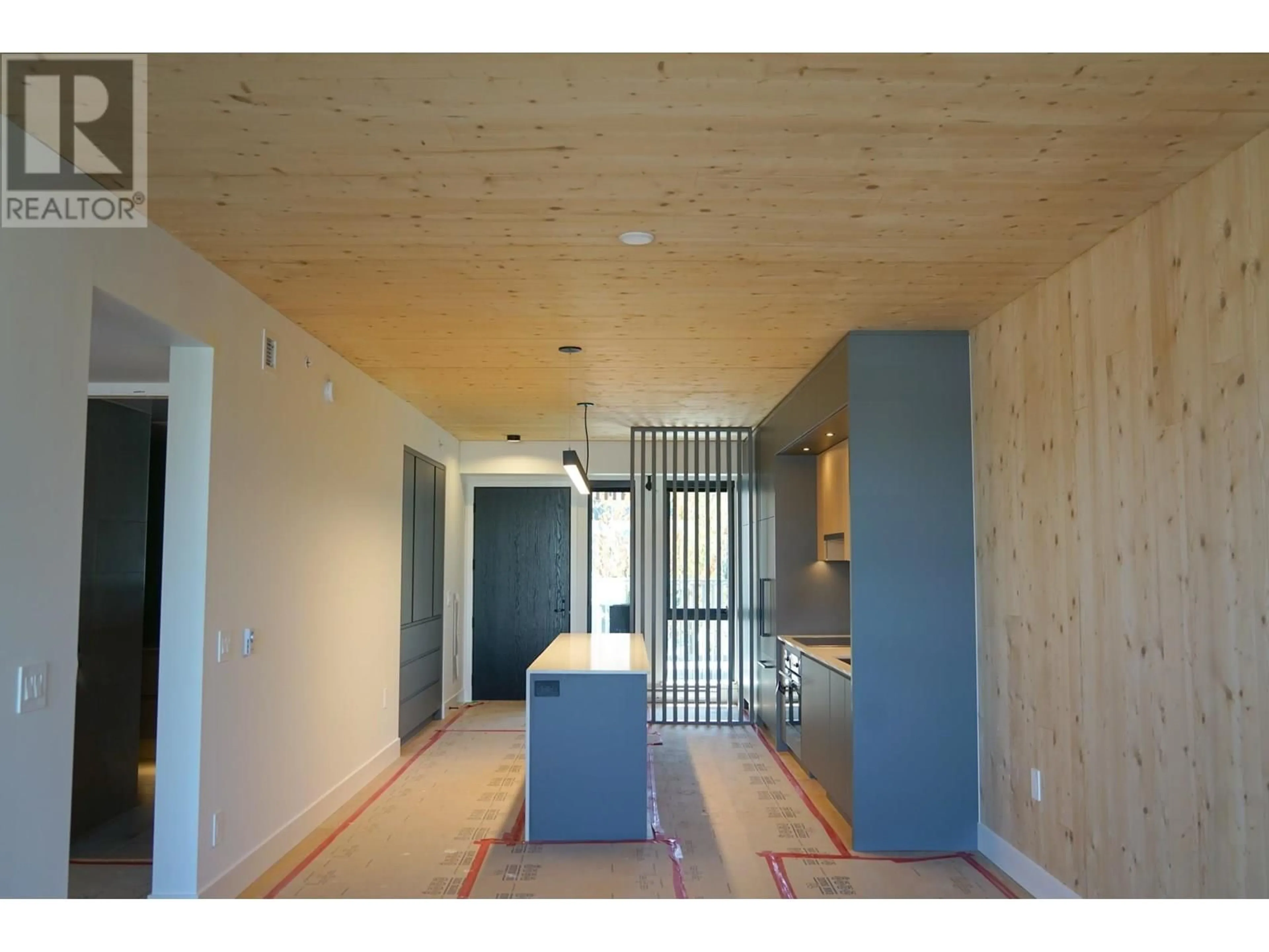 Indoor foyer for 511 - 310 SALTER STREET, New Westminster British Columbia V3M0N7