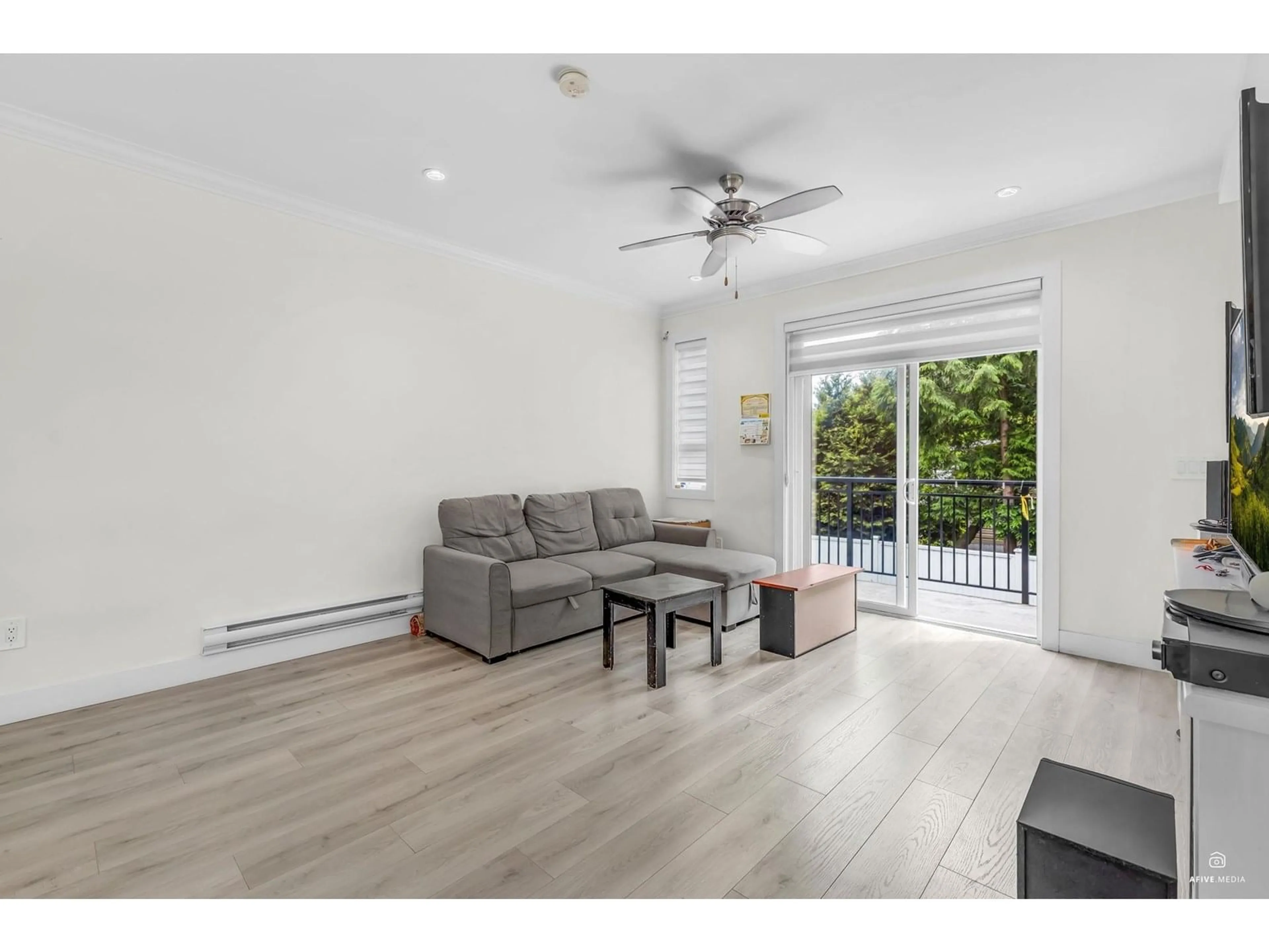Living room with furniture, wood/laminate floor for 24 - 8181 135A, Surrey British Columbia V3W3N8