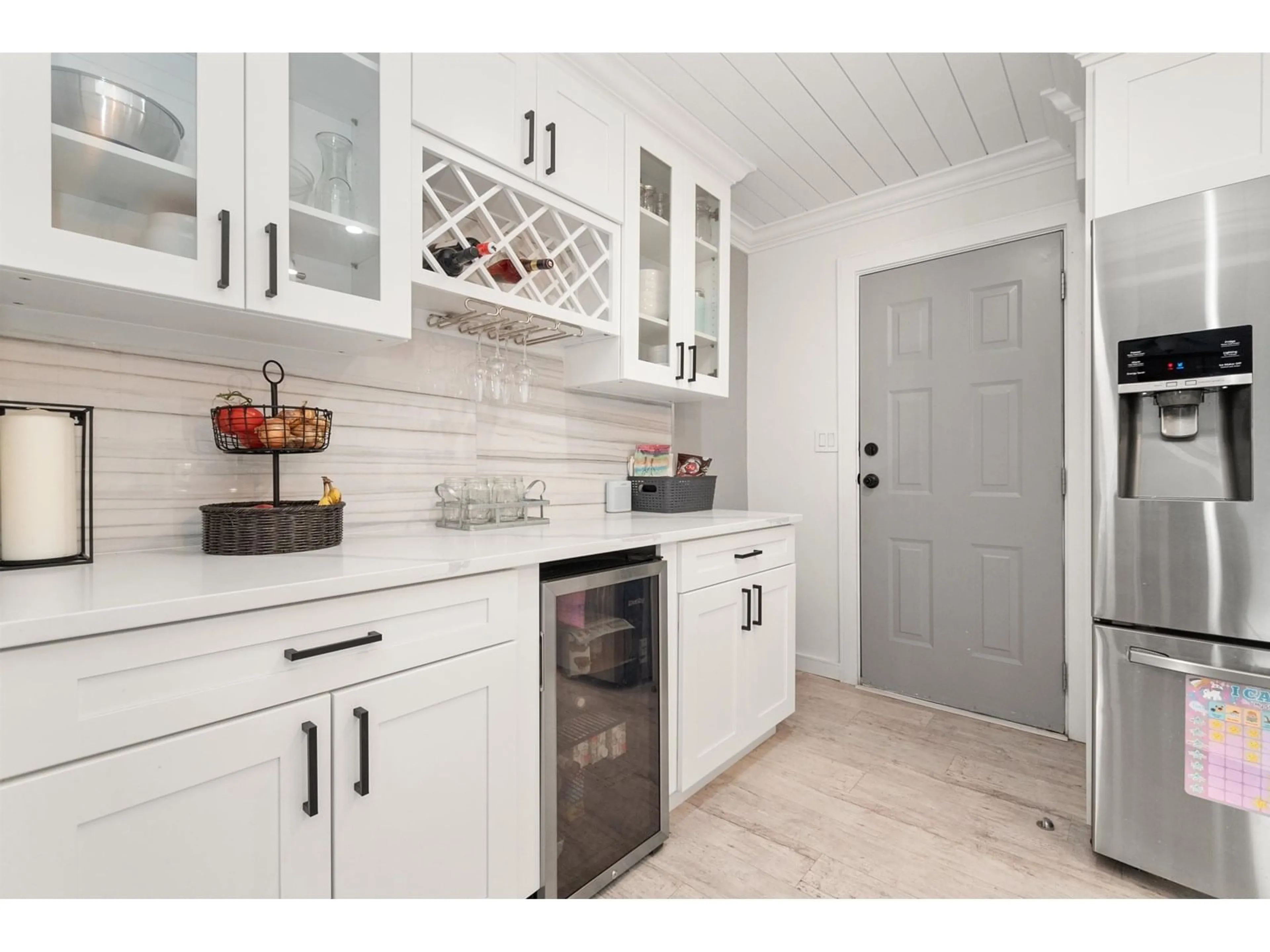 Open concept kitchen, ceramic/tile floor for 2 - 46151 BROOKS AVENUE, Chilliwack British Columbia V2P1C2