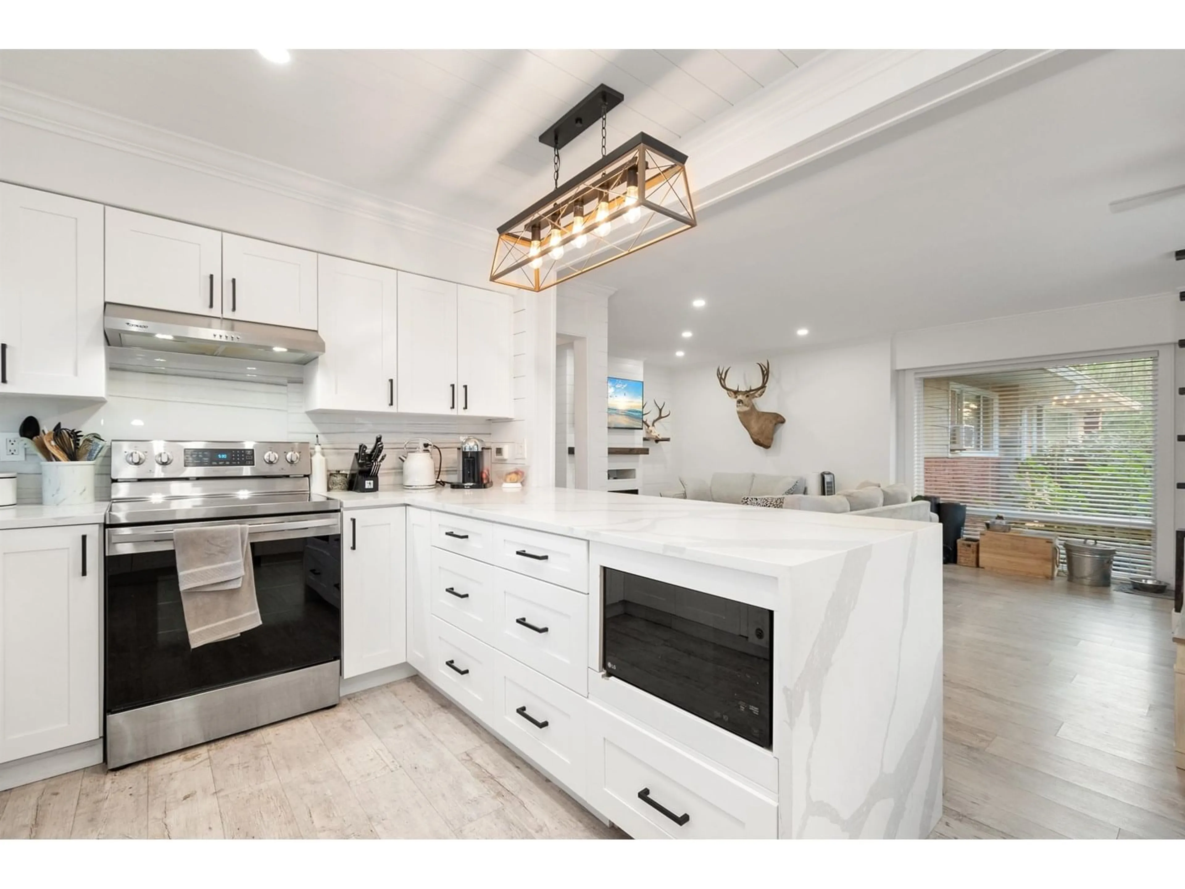 Open concept kitchen, ceramic/tile floor for 2 - 46151 BROOKS AVENUE, Chilliwack British Columbia V2P1C2
