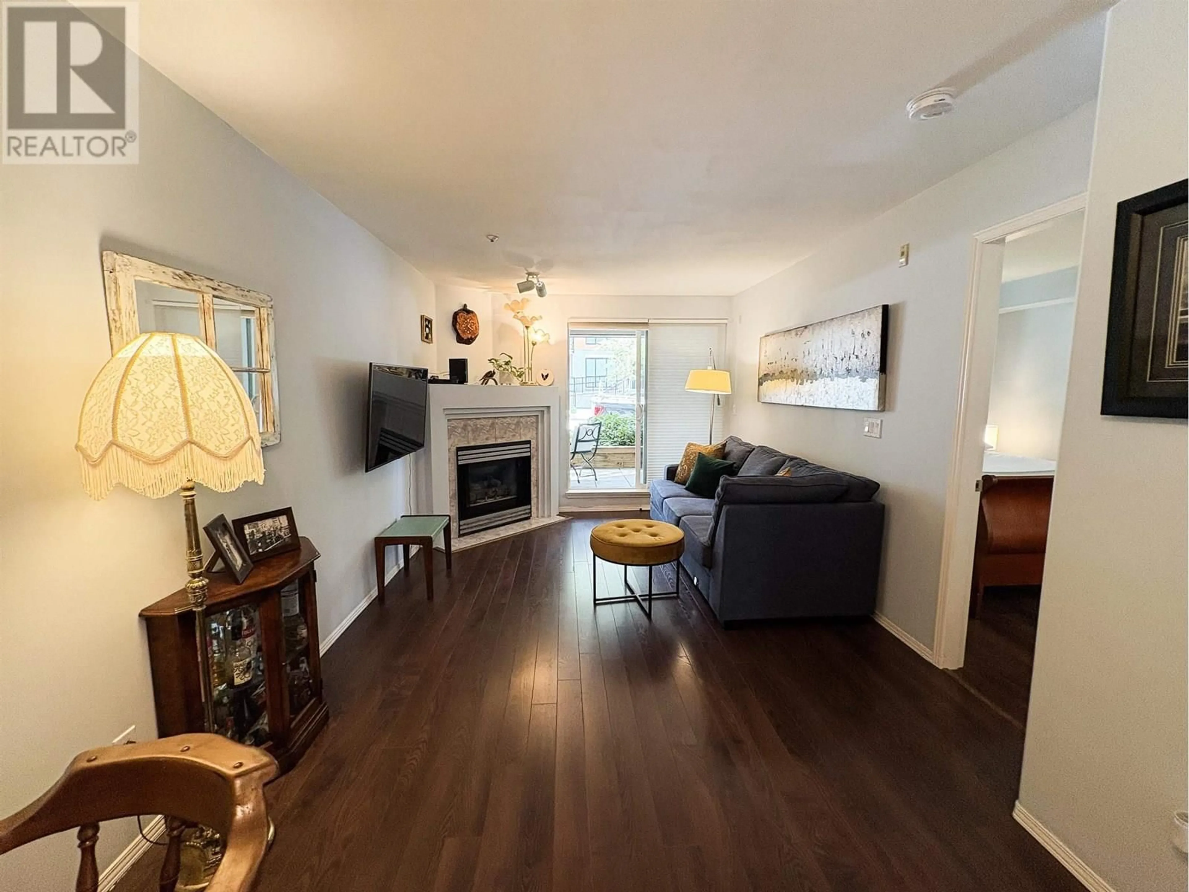 Living room with furniture, wood/laminate floor for 103 - 2231 WELCHER AVENUE, Port Coquitlam British Columbia V3C6H5