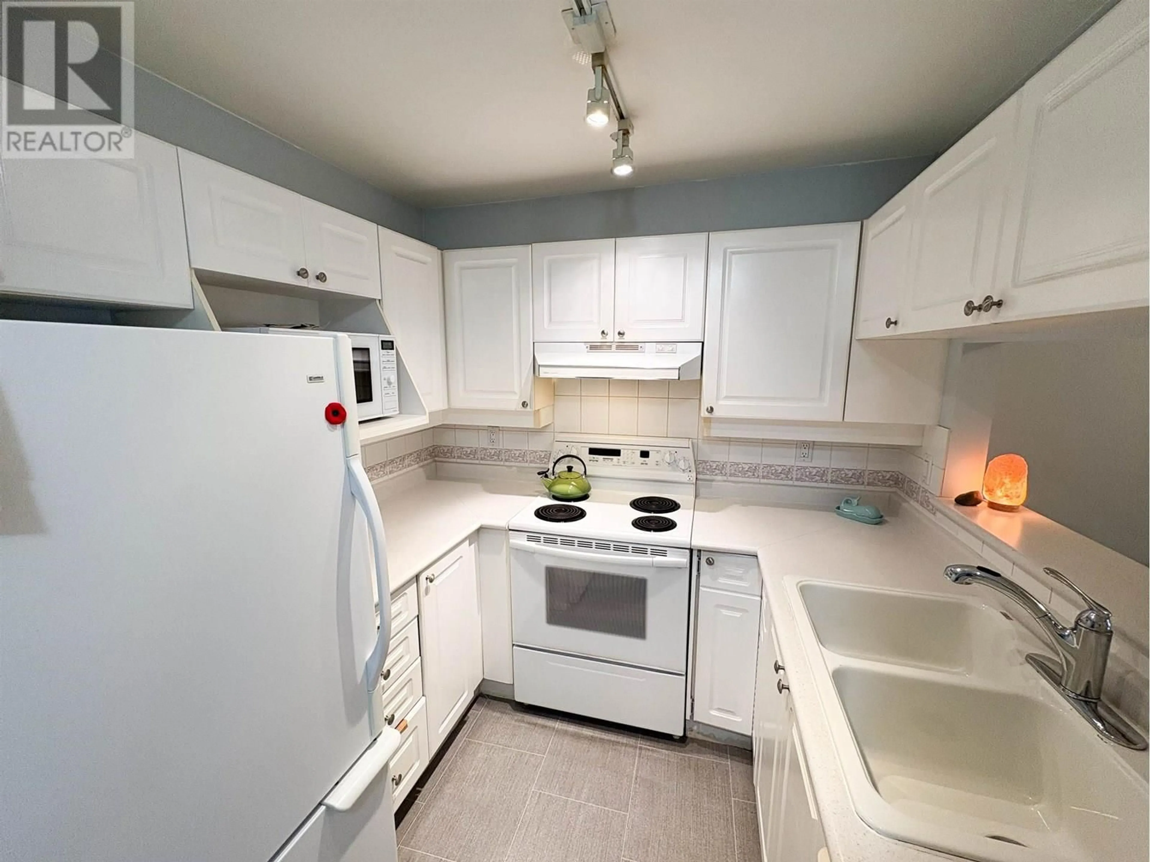 Standard kitchen, unknown for 103 - 2231 WELCHER AVENUE, Port Coquitlam British Columbia V3C6H5