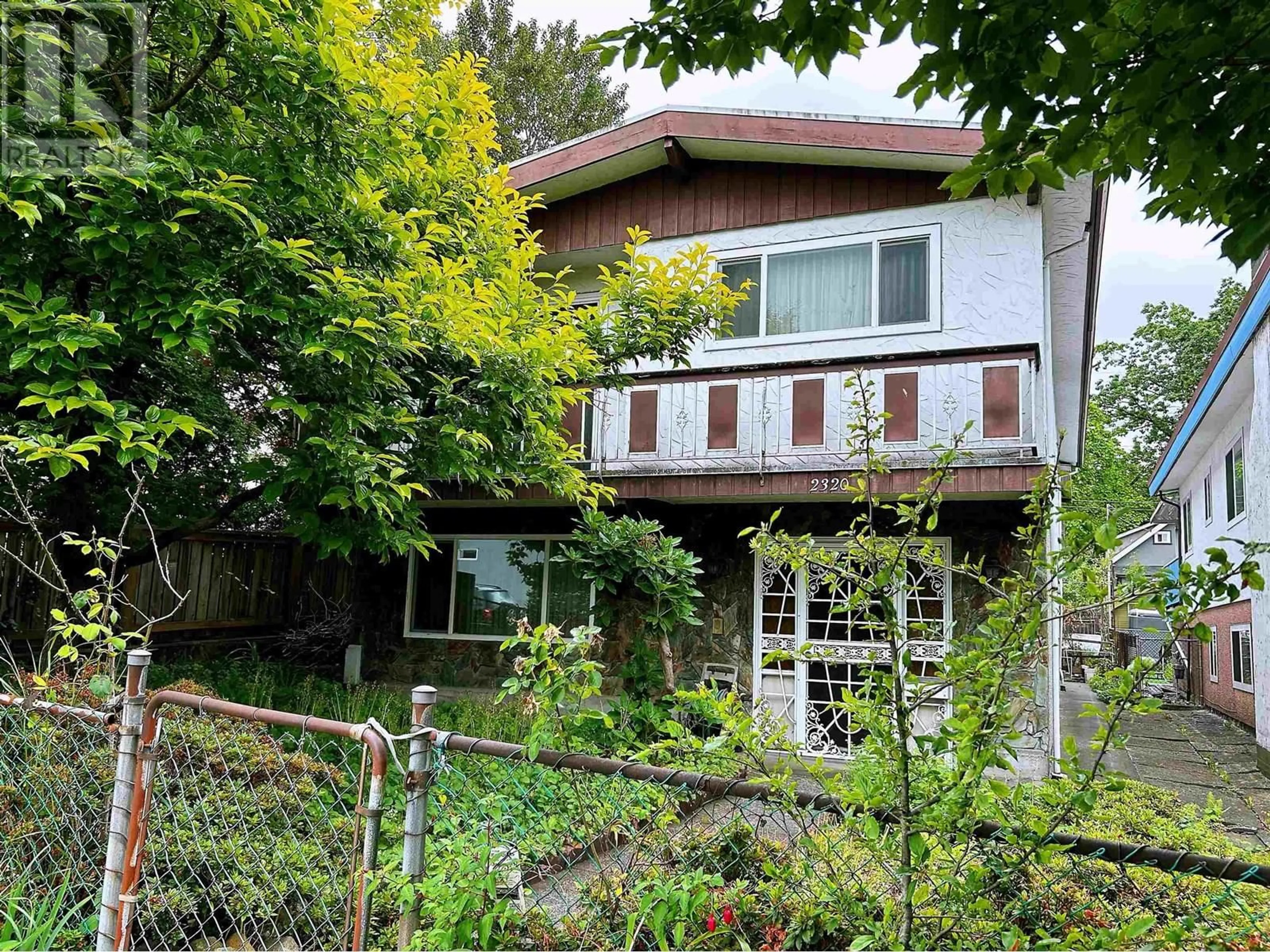 A pic from outside/outdoor area/front of a property/back of a property/a pic from drone, unknown for 2320 1ST AVENUE, Vancouver British Columbia V5N1C3