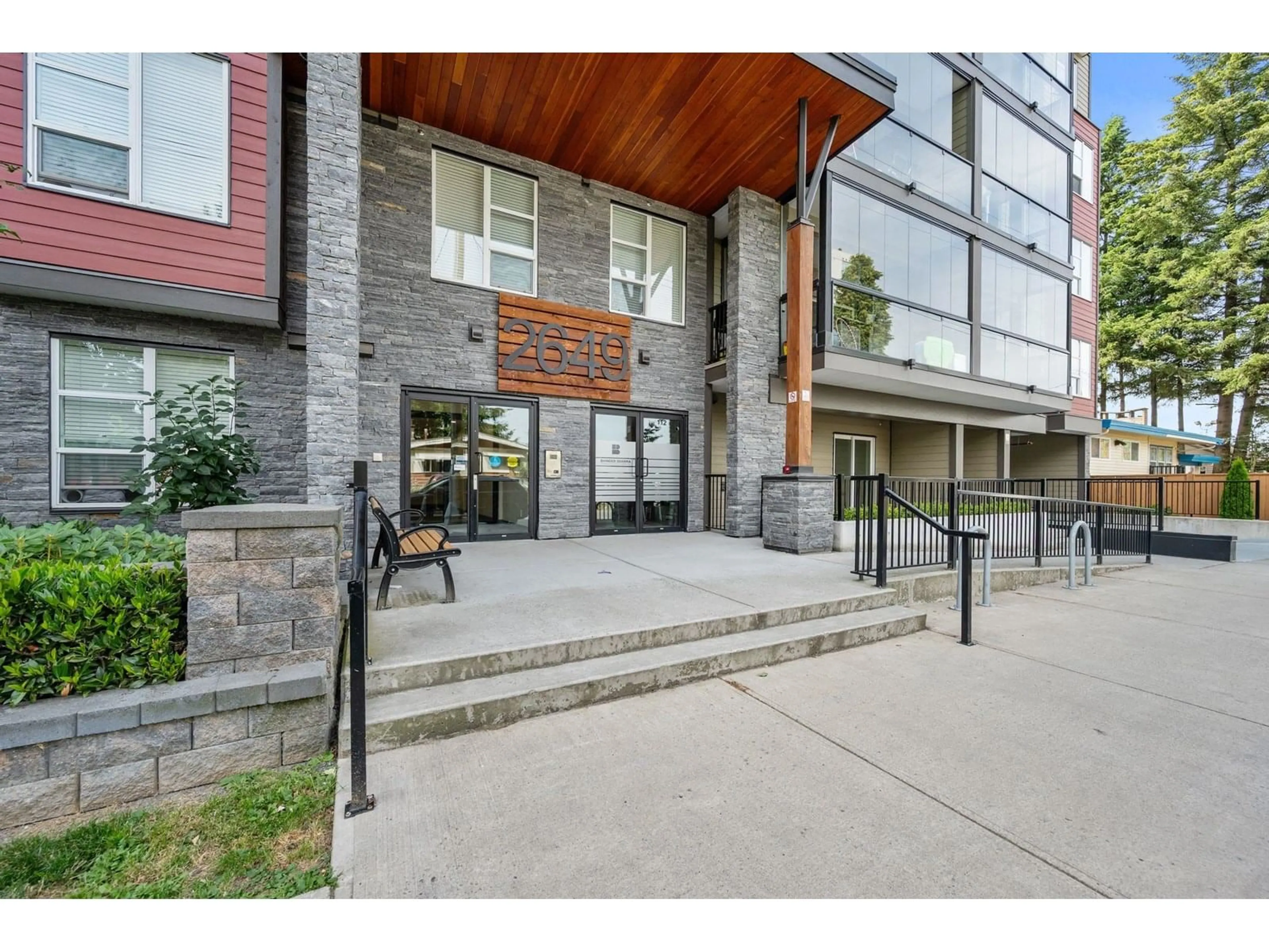 Indoor foyer for 208 - 2649 JAMES, Abbotsford British Columbia V2T0K2