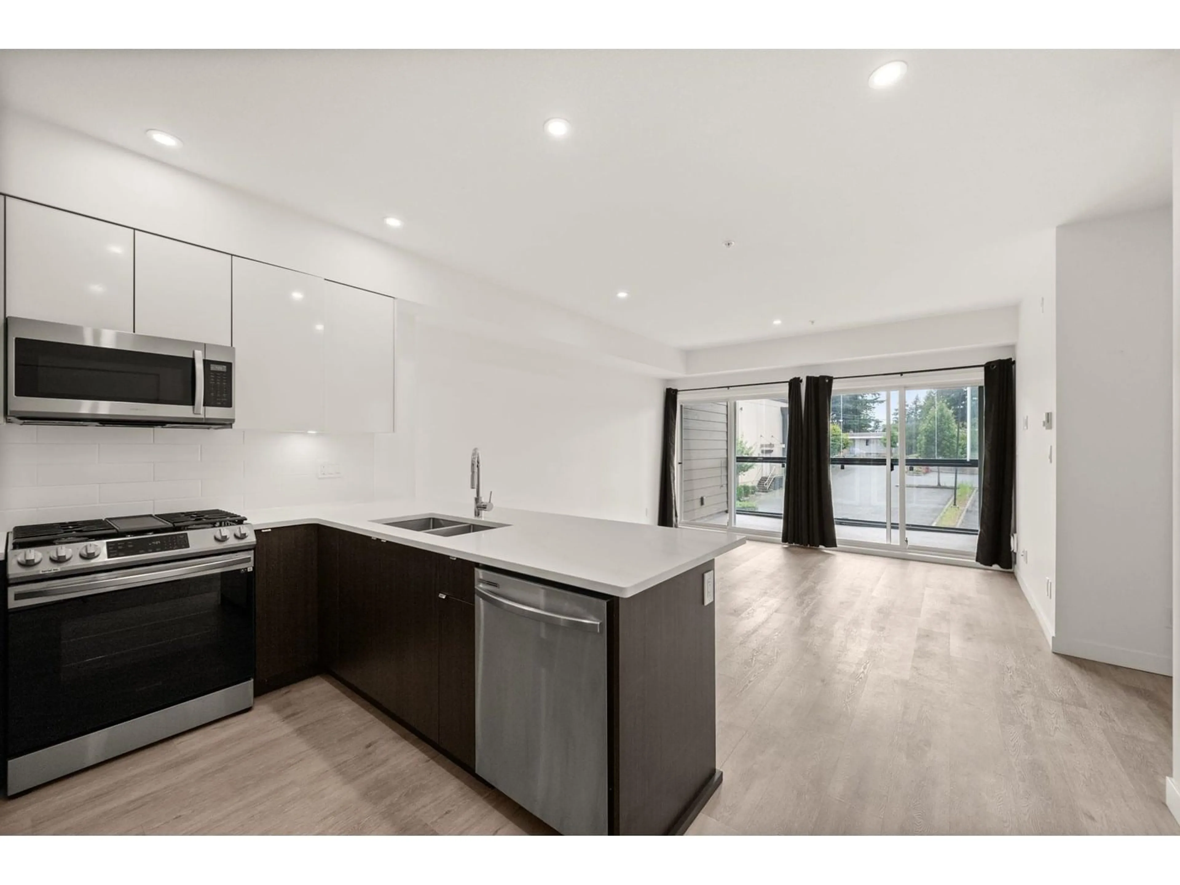 Open concept kitchen, unknown for 208 - 2649 JAMES, Abbotsford British Columbia V2T0K2