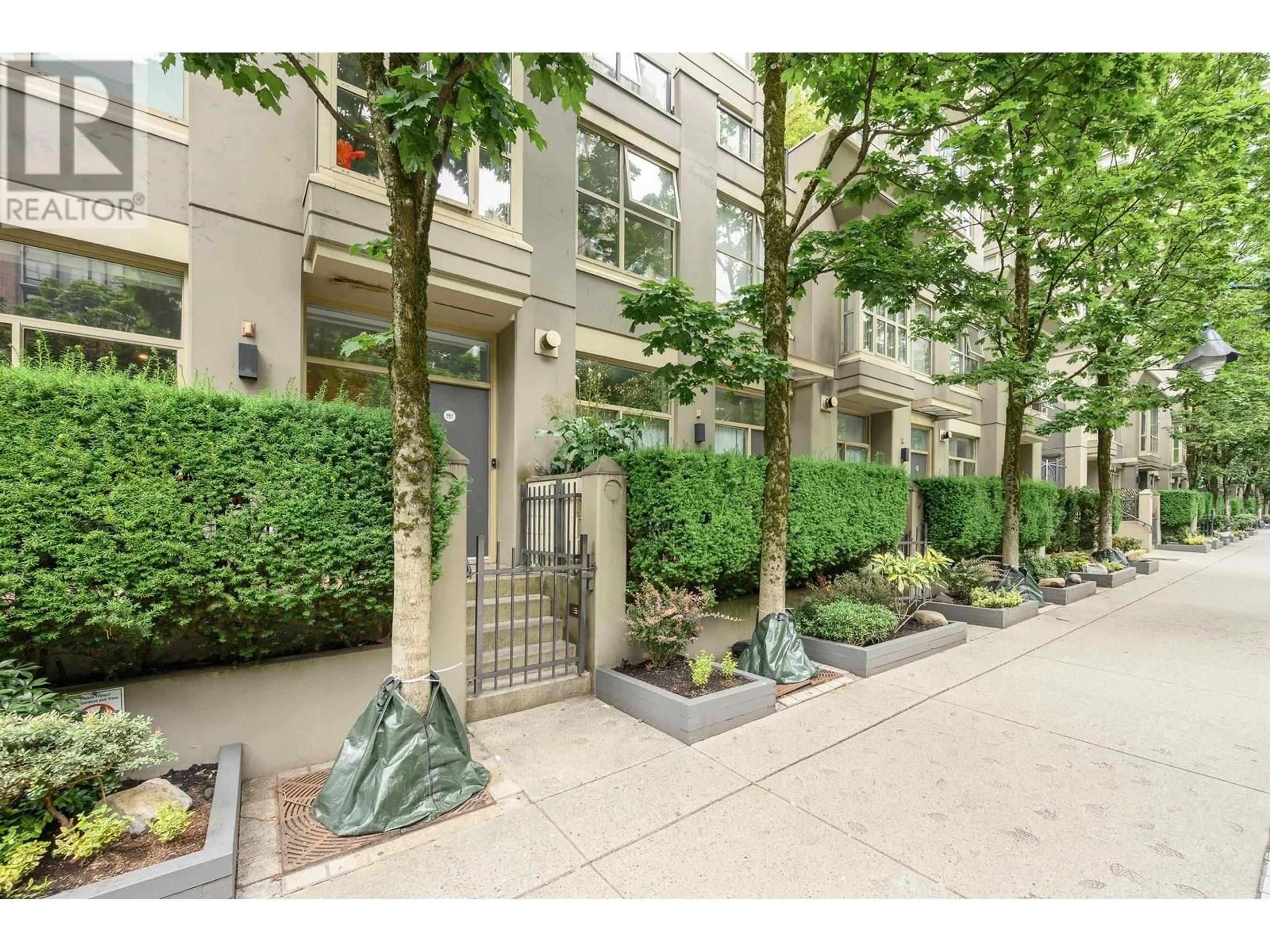 Patio, street for 987 RICHARDS STREET, Vancouver British Columbia V6B3B6