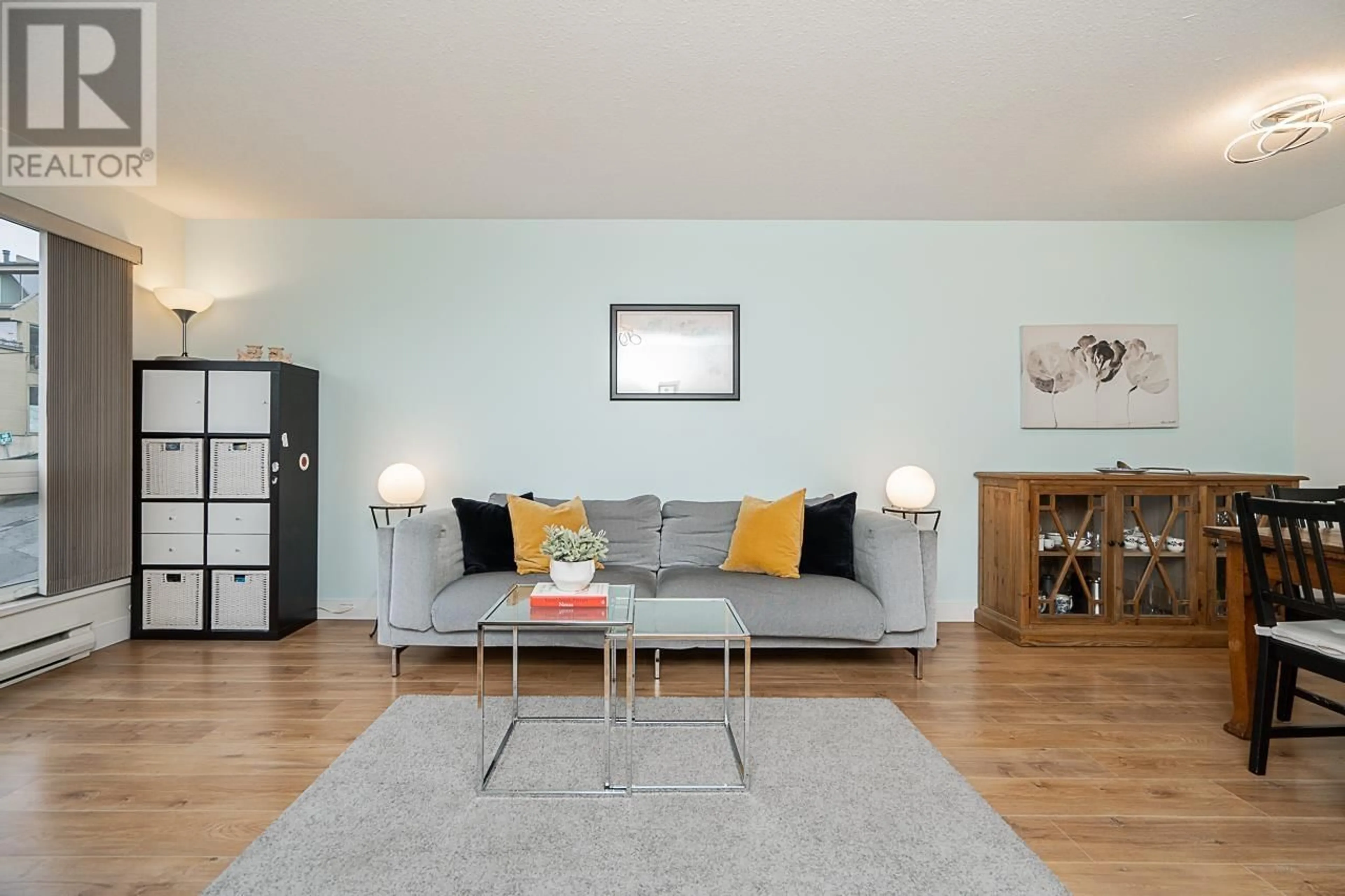 Living room with furniture, wood/laminate floor for 2209 ALDER STREET, Vancouver British Columbia V6H2R8