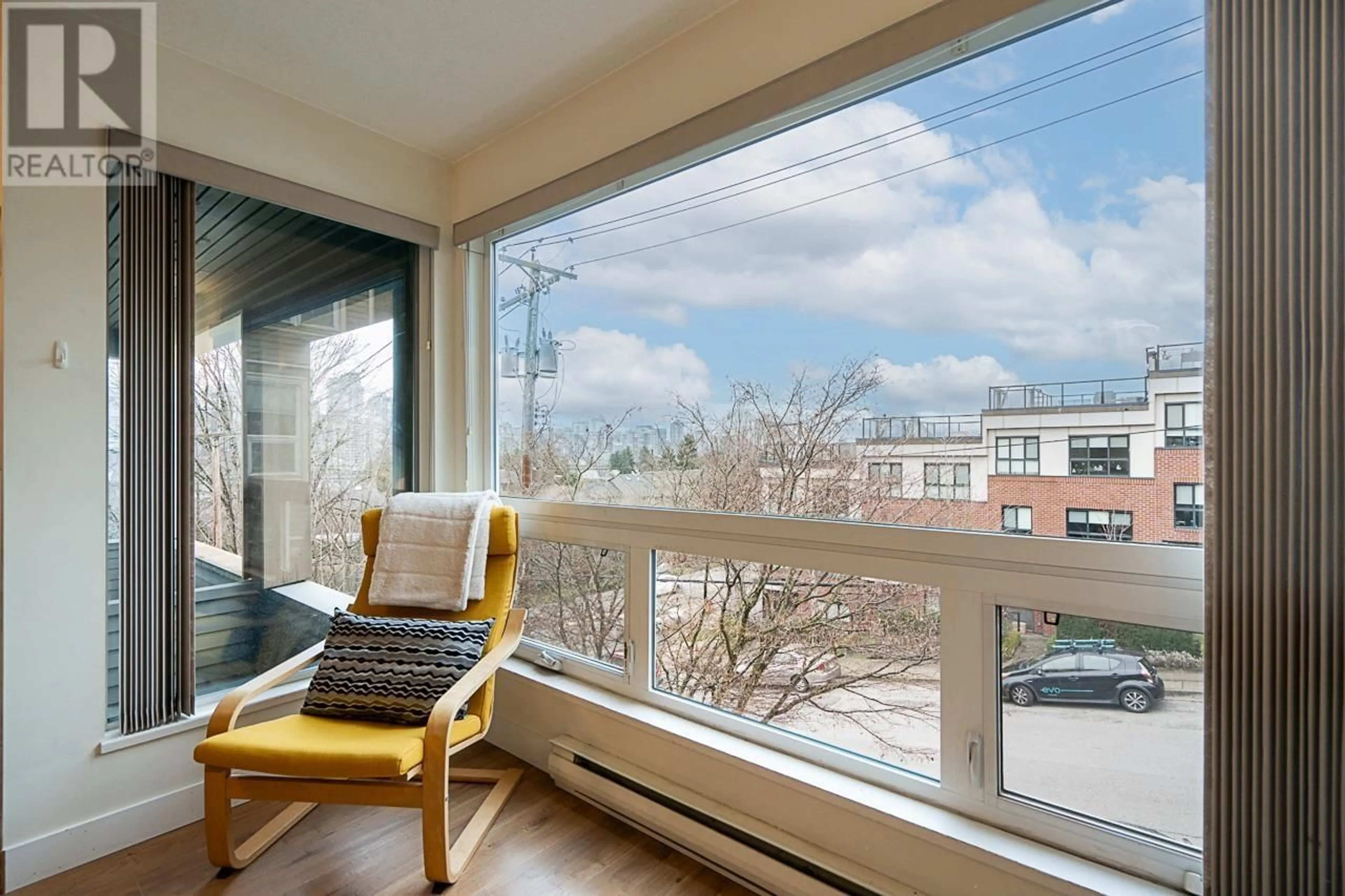 Balcony in the apartment, city buildings view from balcony for 2209 ALDER STREET, Vancouver British Columbia V6H2R8