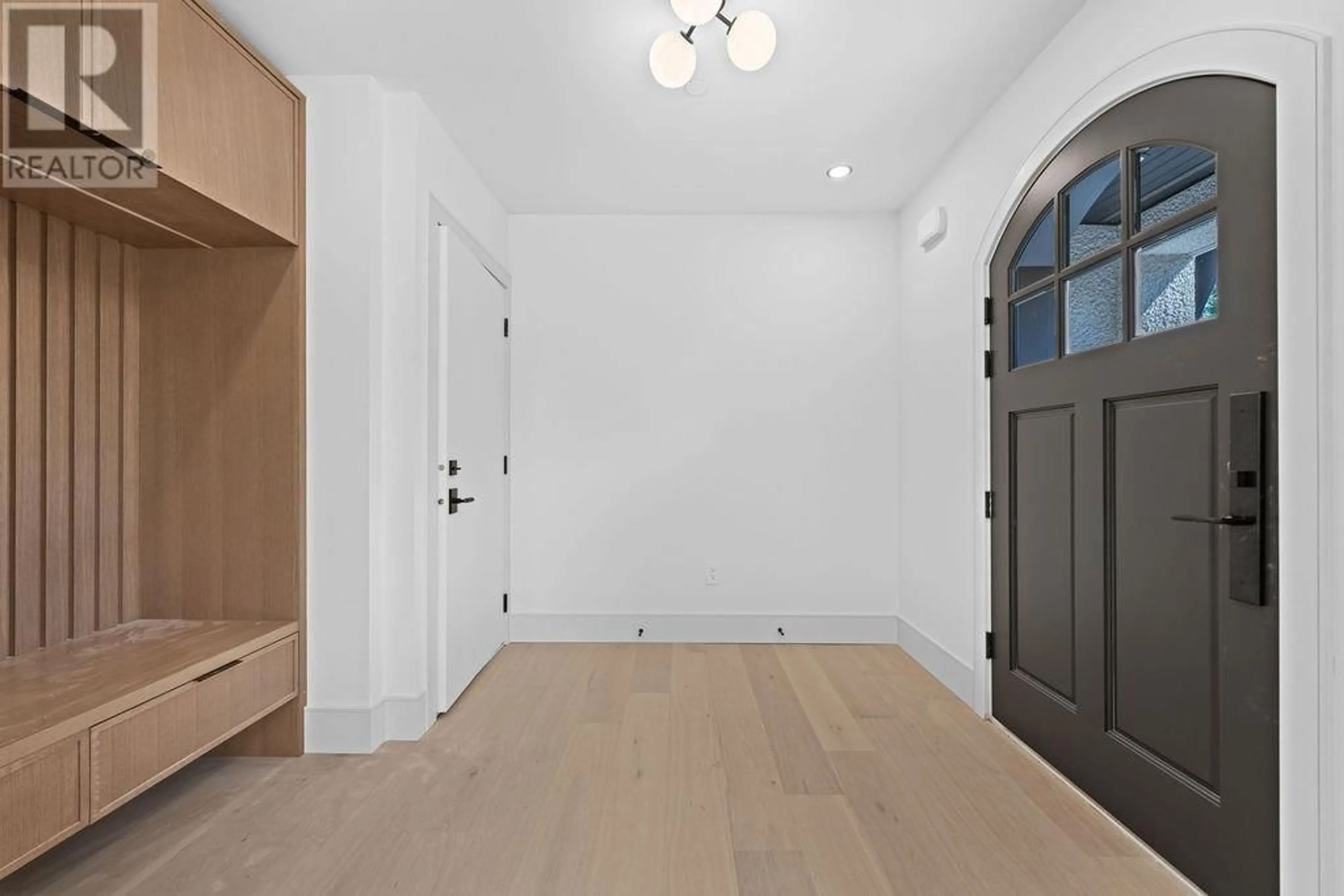 Indoor entryway for 6841 CYPRESS STREET, Vancouver British Columbia V6P5L9