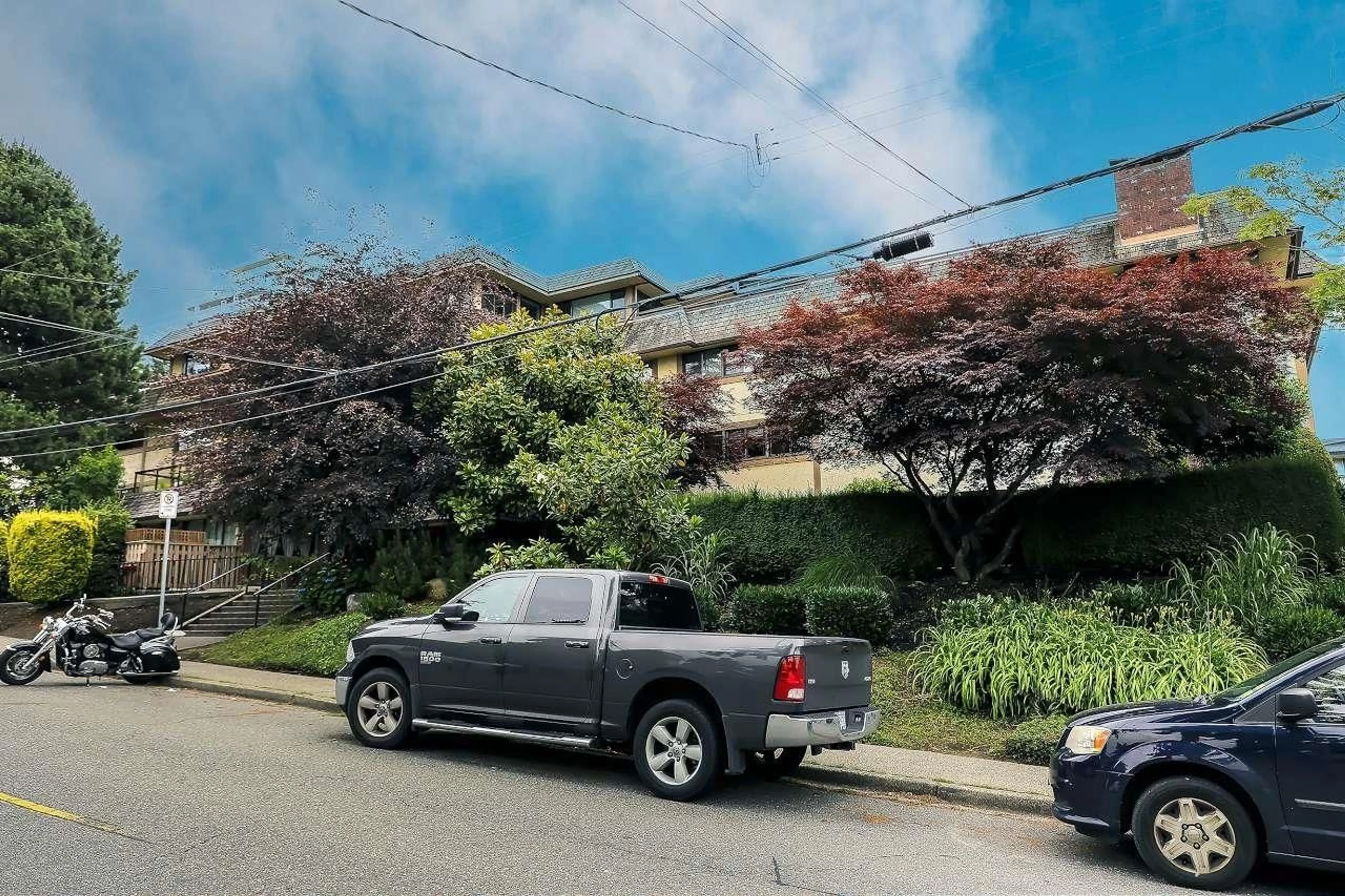 A pic from outside/outdoor area/front of a property/back of a property/a pic from drone, street for 207 - 1368 FOSTER, White Rock British Columbia V4B3X4