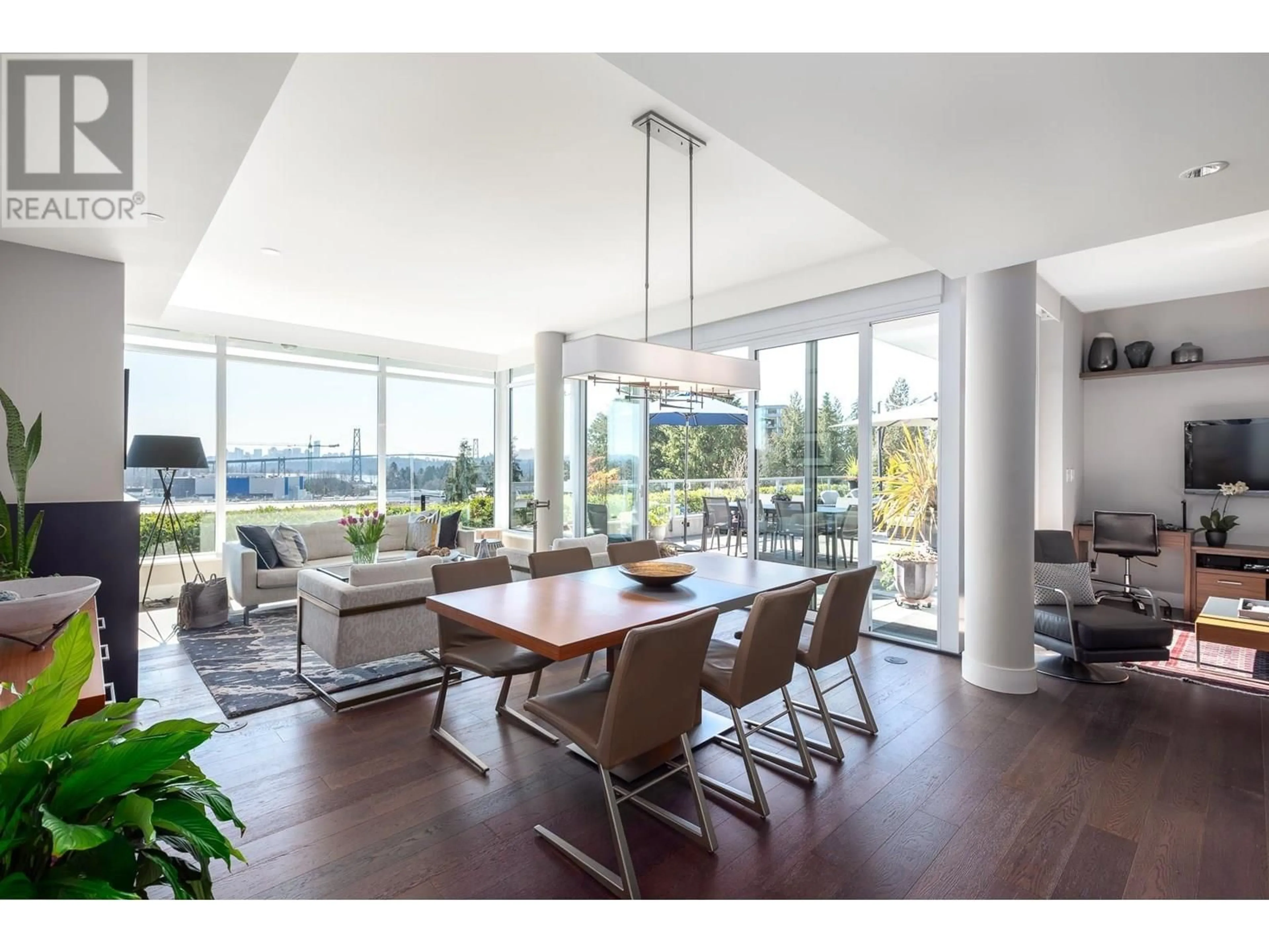 Dining room, wood/laminate floor for 918 KEITH ROAD, West Vancouver British Columbia V7T1M3